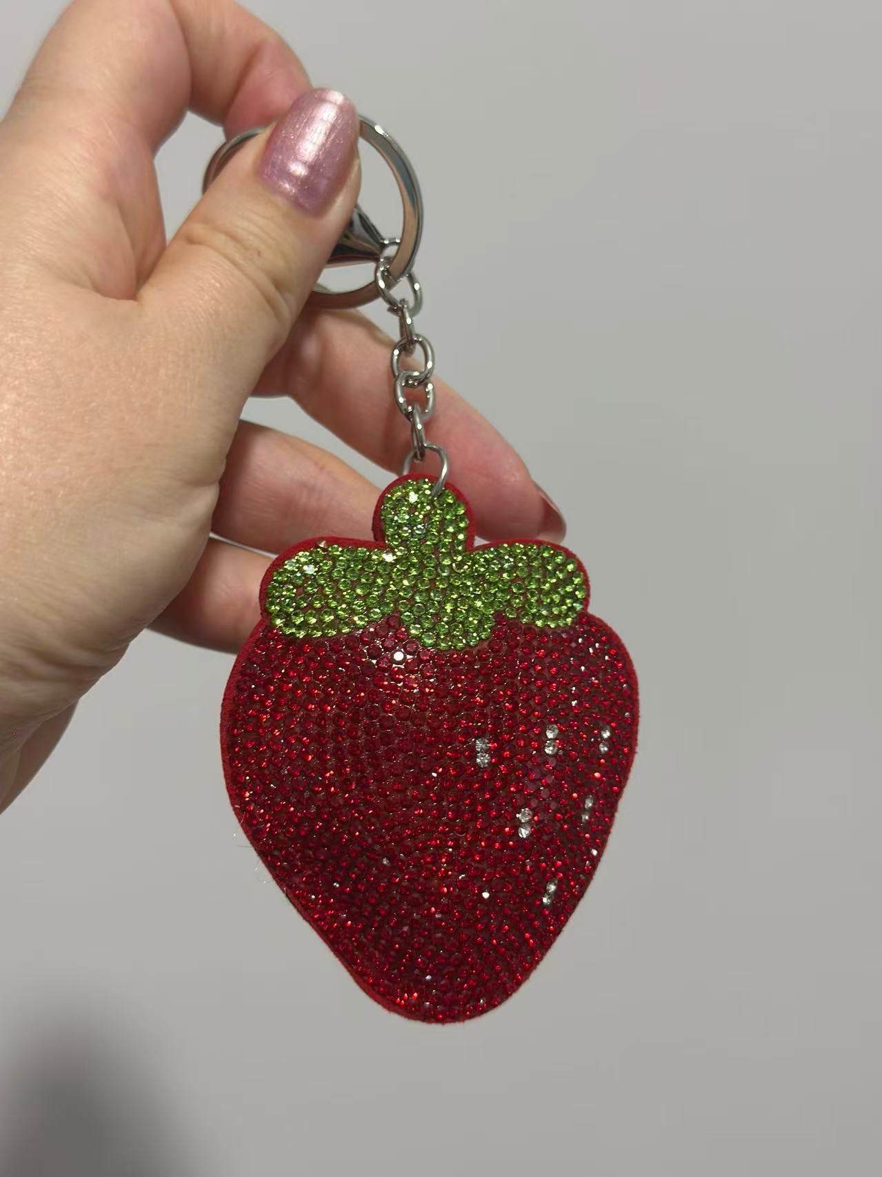 π Sparkling Strawberry Keychain β Crystal Rhinestone Fruit Charm - MODA ACCESSORIES