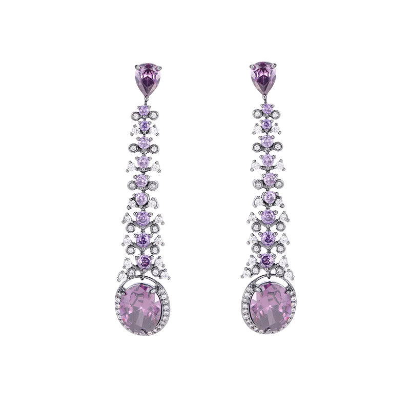 Lange Ohrhänger mit violetten Kristall- und Zirkonsteinen