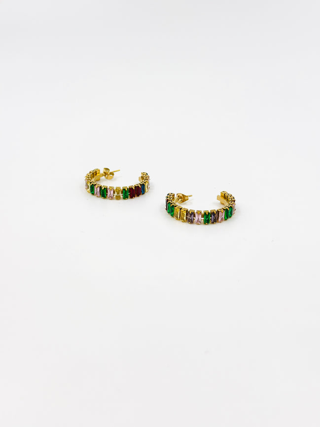 Goldene, mehrfarbige Halbcreolen – MODA Accessoires