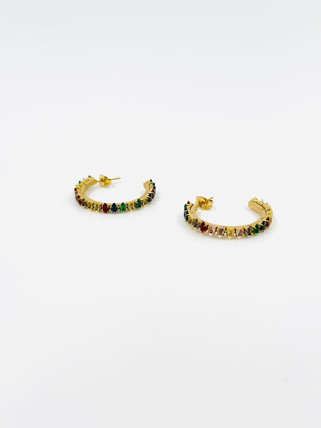 Goldene Creolen mit mehreren Edelsteinen – MODA Accessoires