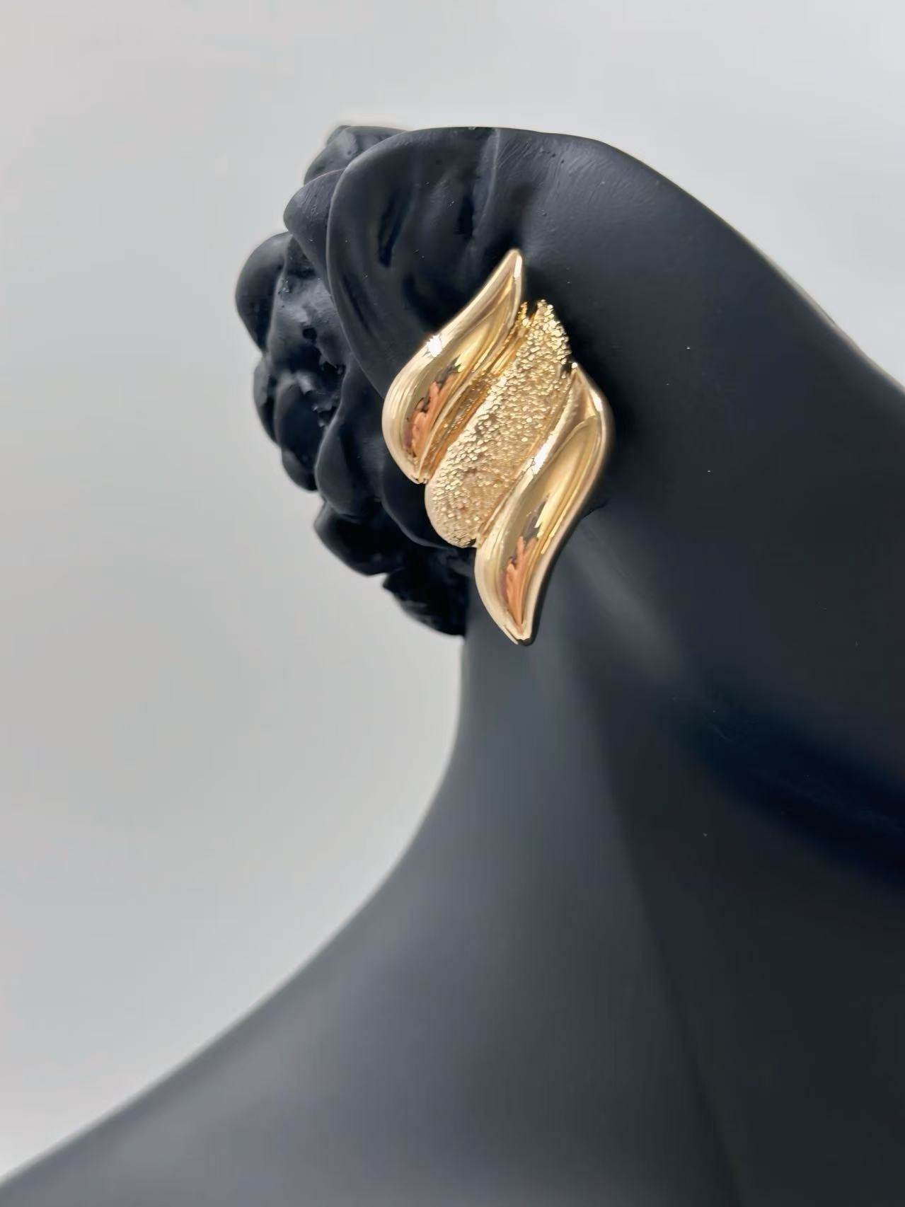 Sculpted Gold-Tone Wave Stud Earrings - MODA ACCESSORIES