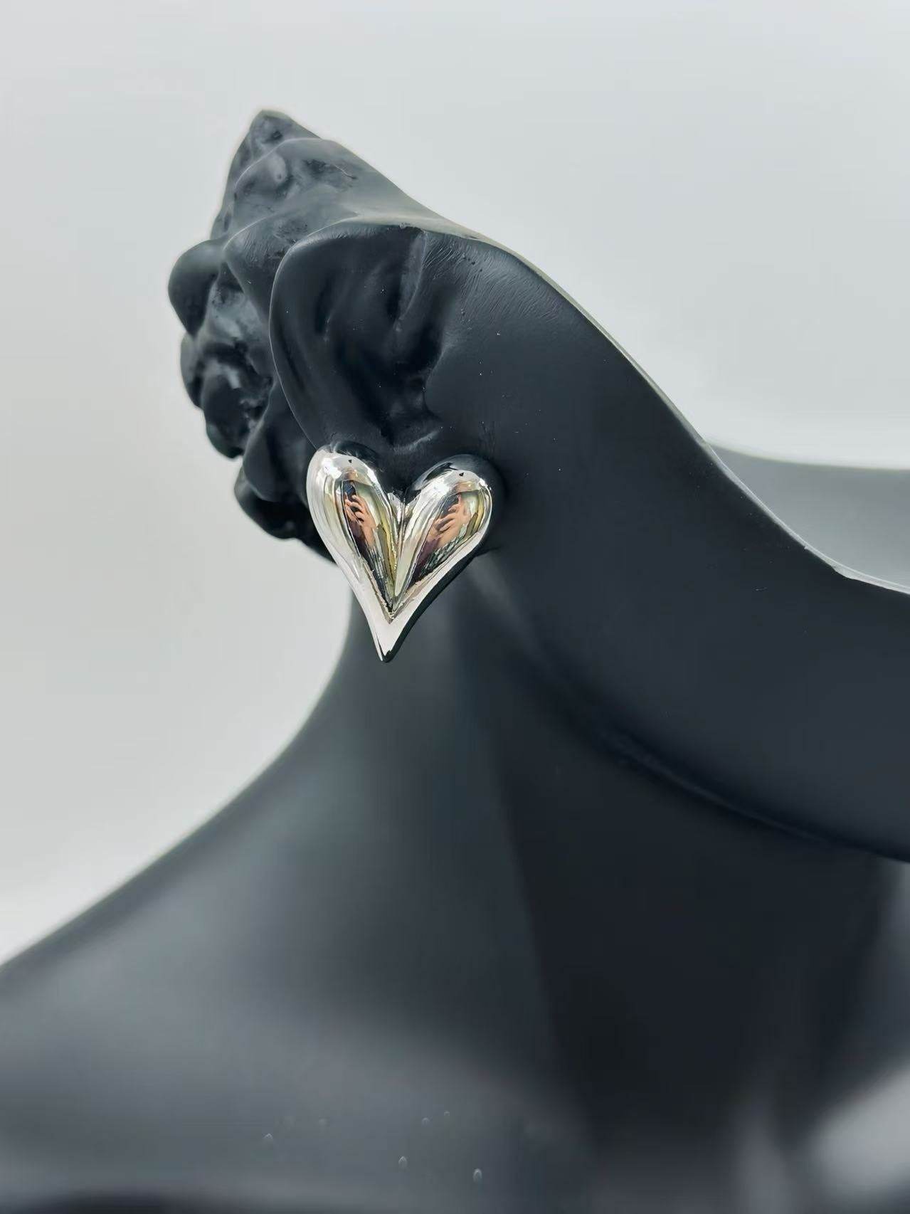 Silver-Tone Asymmetrical Heart Stud Earrings - MODA ACCESSORIES