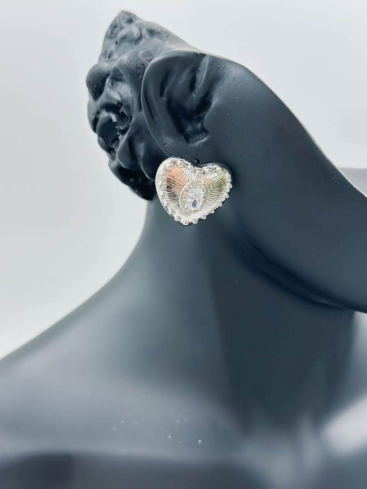 Silver Radiant Heart Stud Earrings - MODA ACCESSORIES