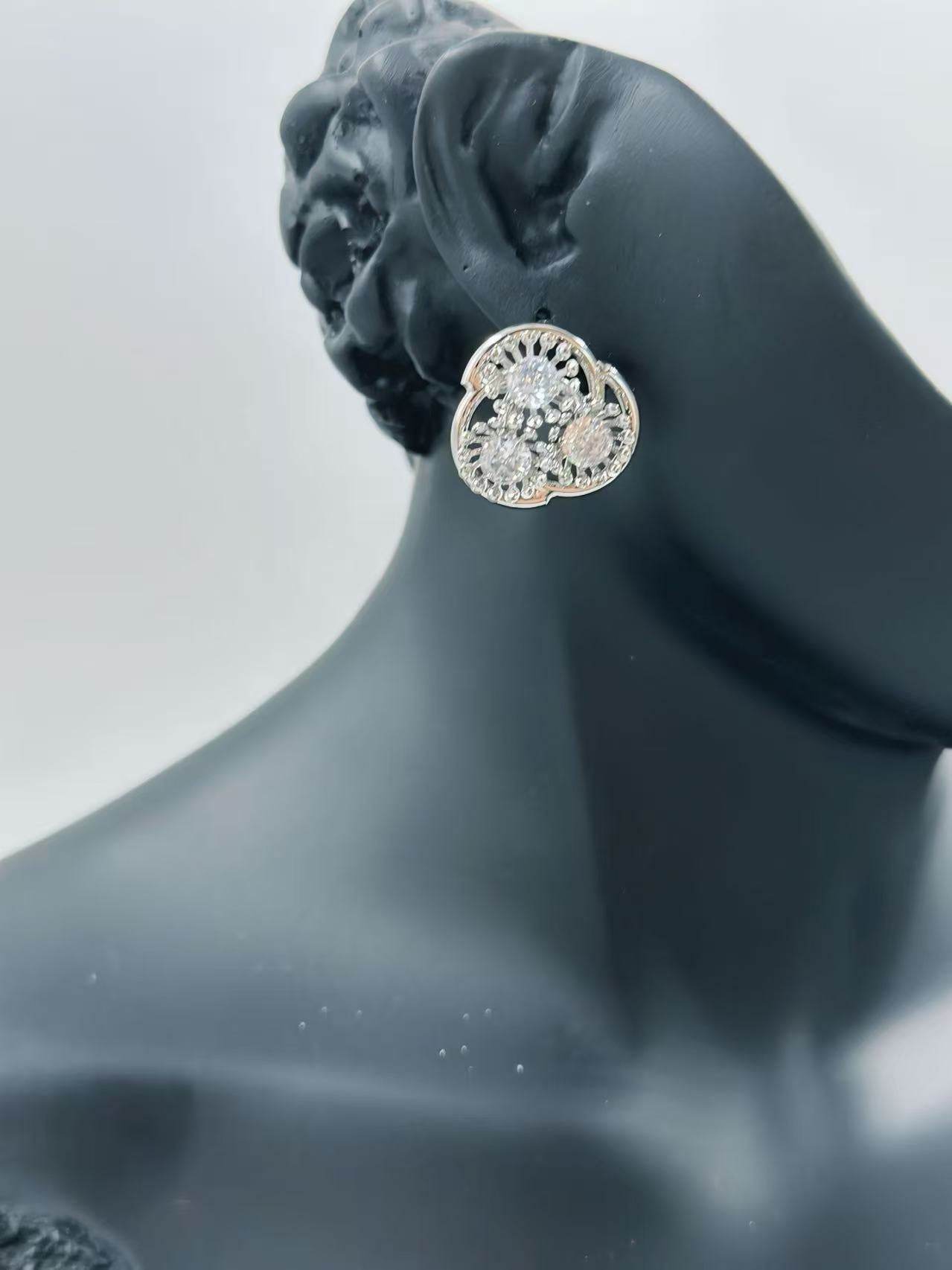 Silver Sparkle Stud Earrings - MODA ACCESSORIES