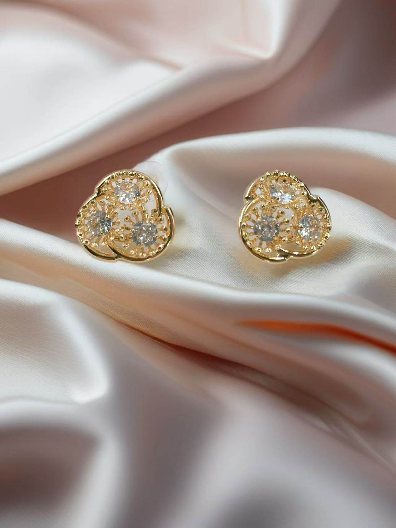 Gold Sparkle Stud Earrings - MODA ACCESSORIES