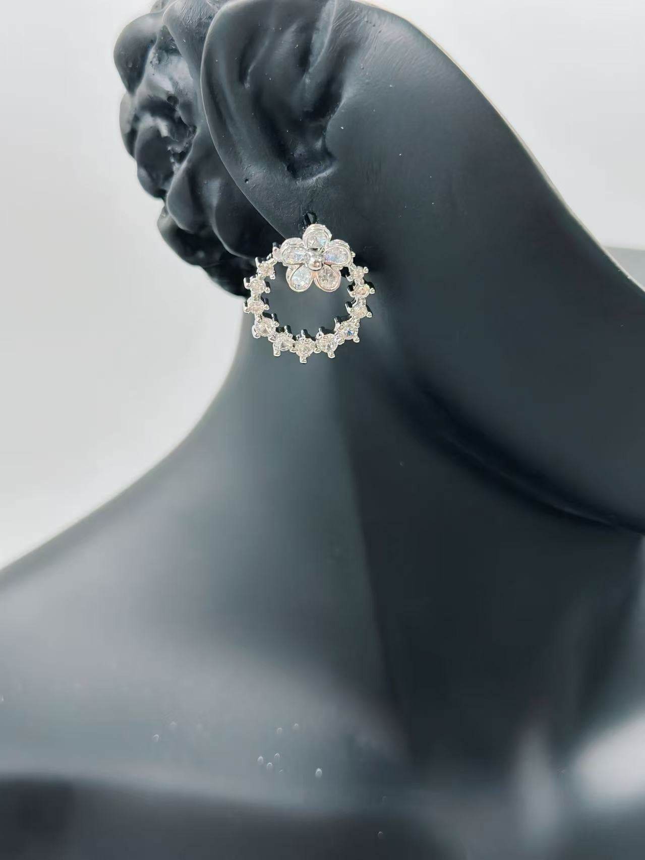 Silver Radiant Cluster Stud Earrings - MODA ACCESSORIES