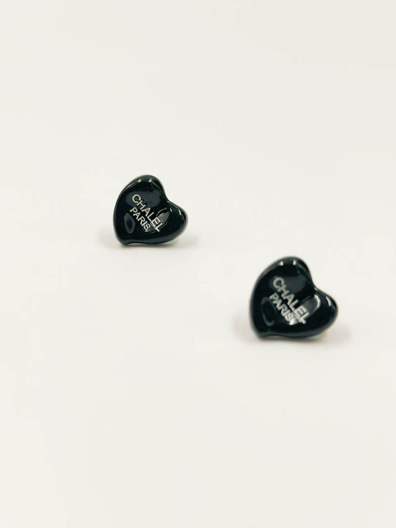 Black Heart Stud Earrings - MODA ACCESSORIES