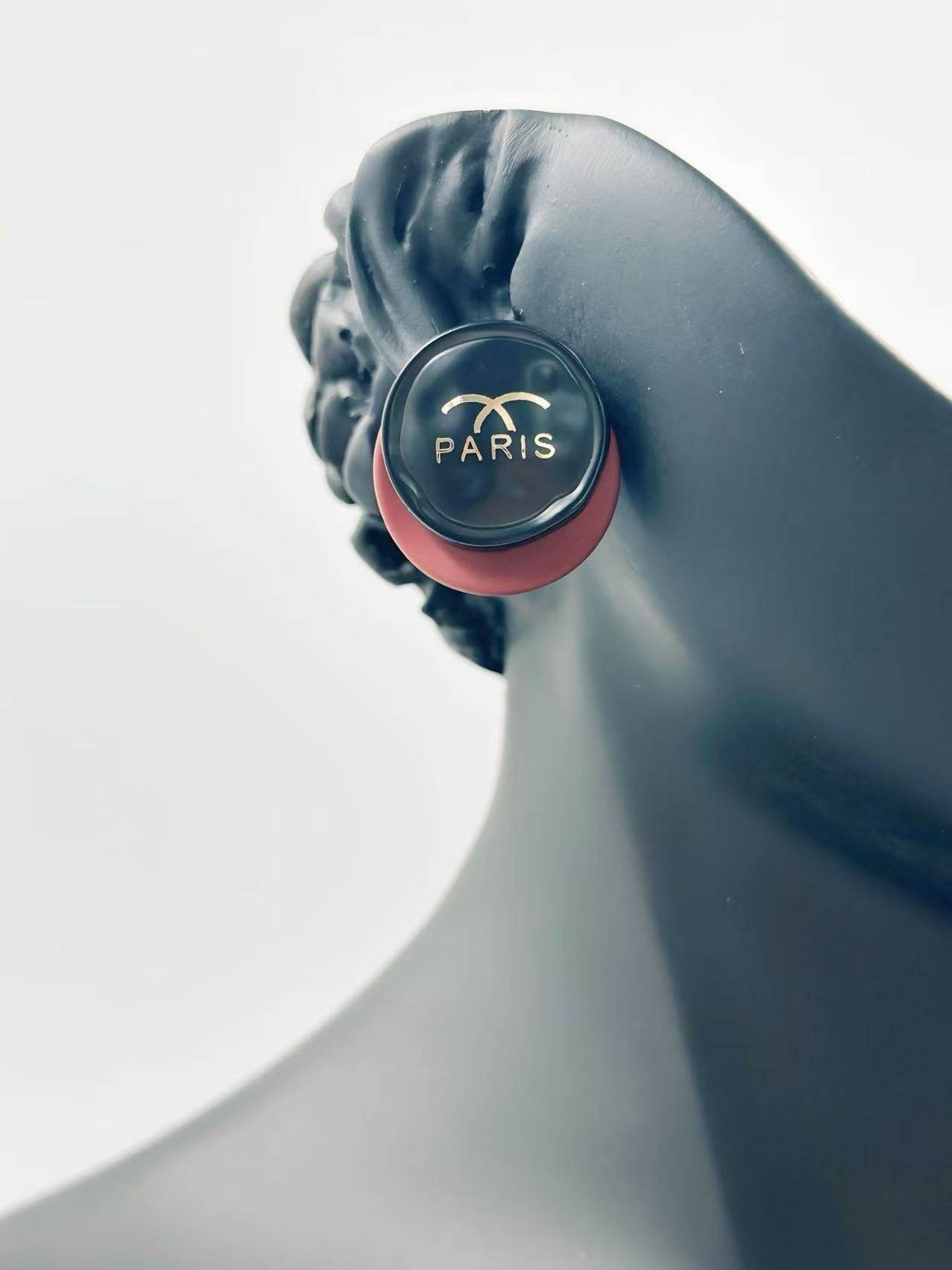 Red & Black Round Paris-Inspired Stud Earrings - MODA ACCESSORIES