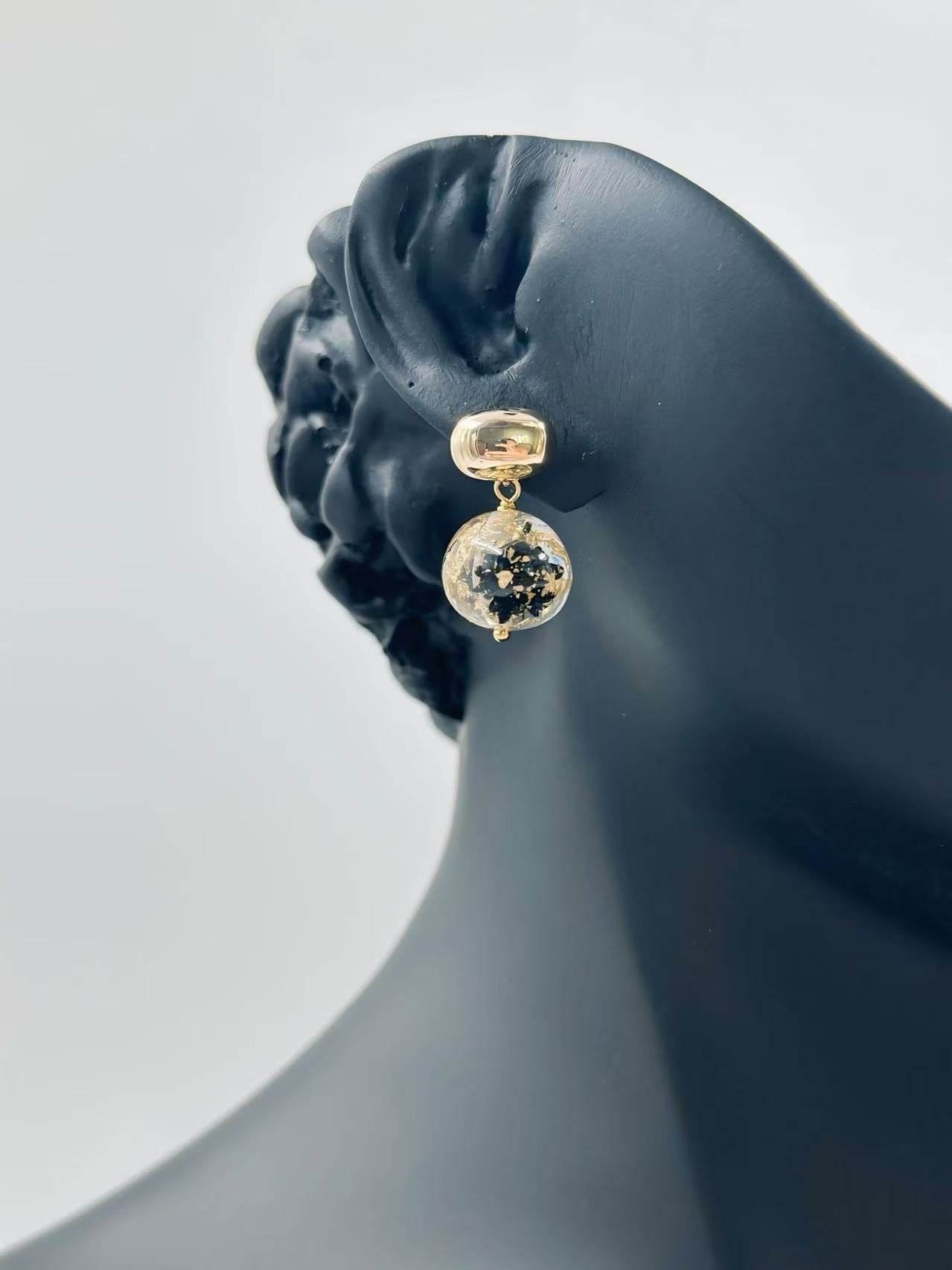 Gold-Tone Resin Drop Earrings with Black & Gold Flakes - MODA ACCESSORIES