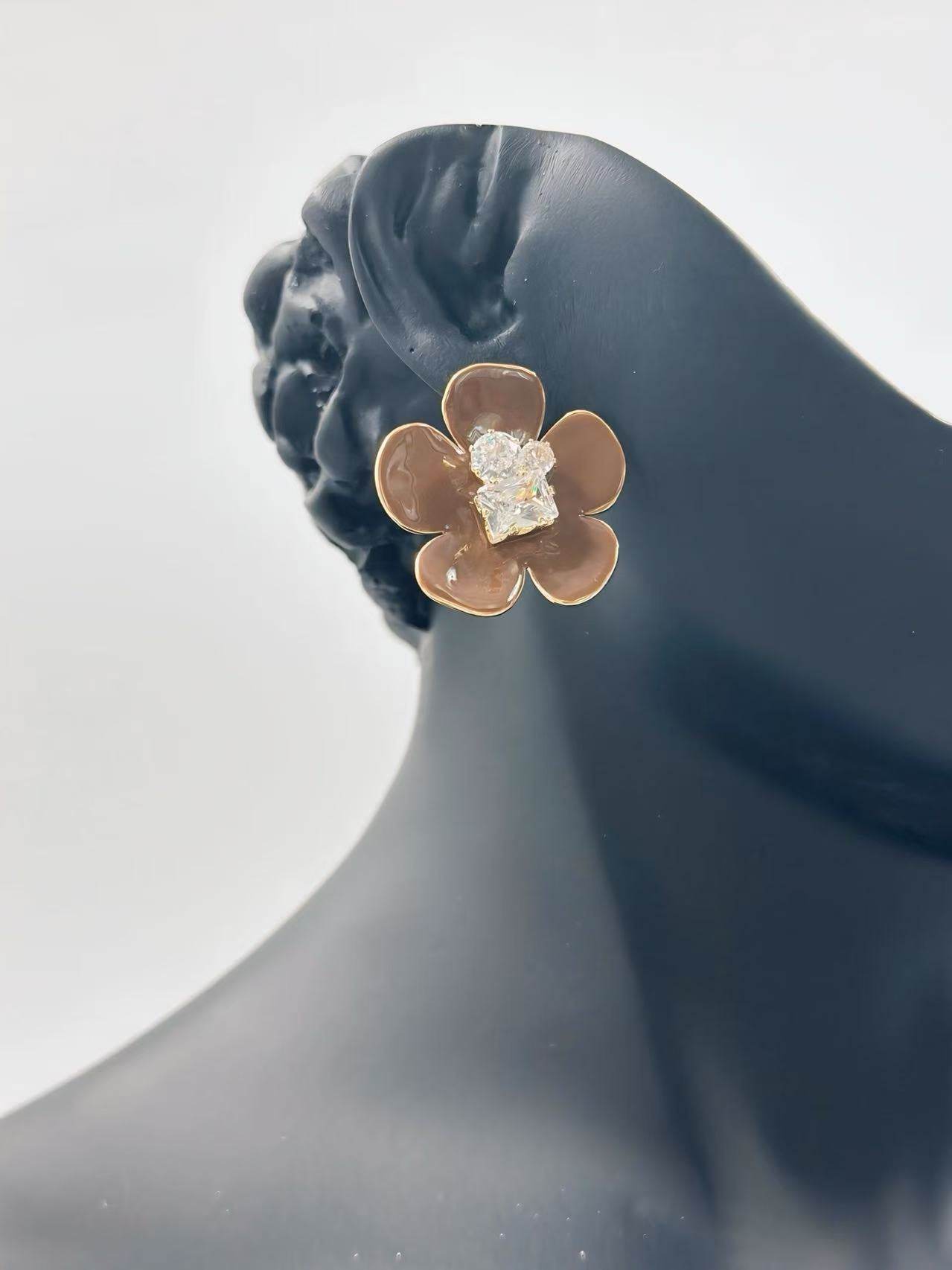Glossy Brown Floral Stud Earrings - MODA ACCESSORIES
