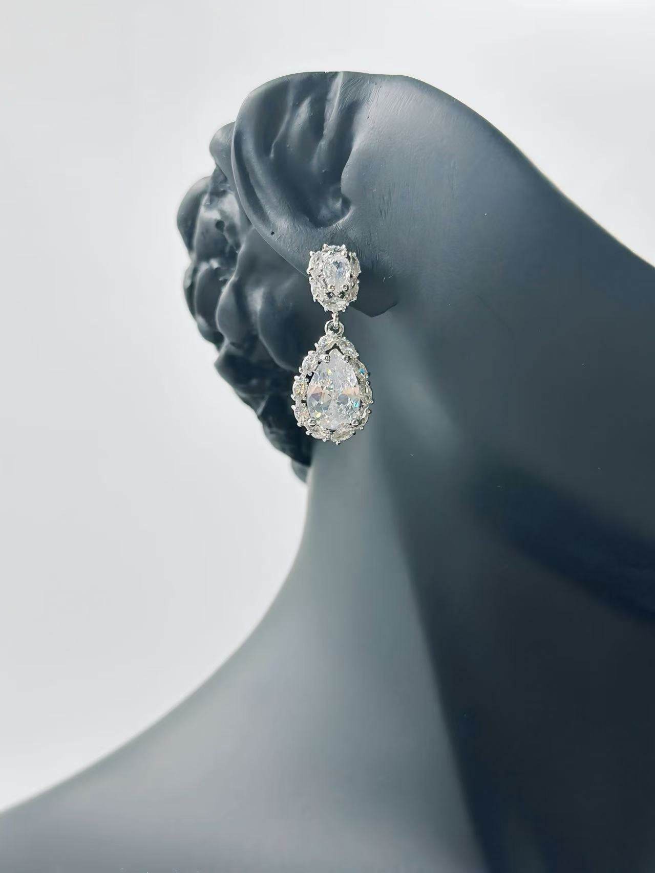 Elegant Teardrop Earrings - MODA ACCESSORIES