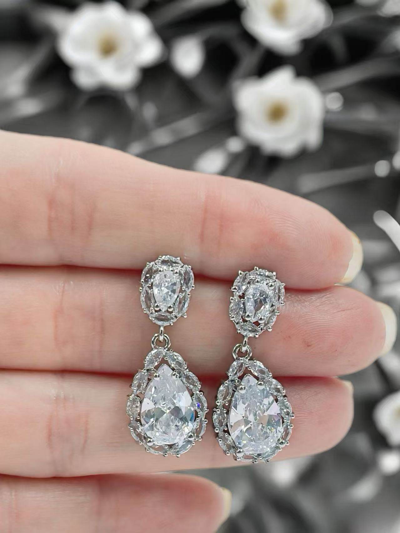 Elegant Teardrop Earrings - MODA ACCESSORIES