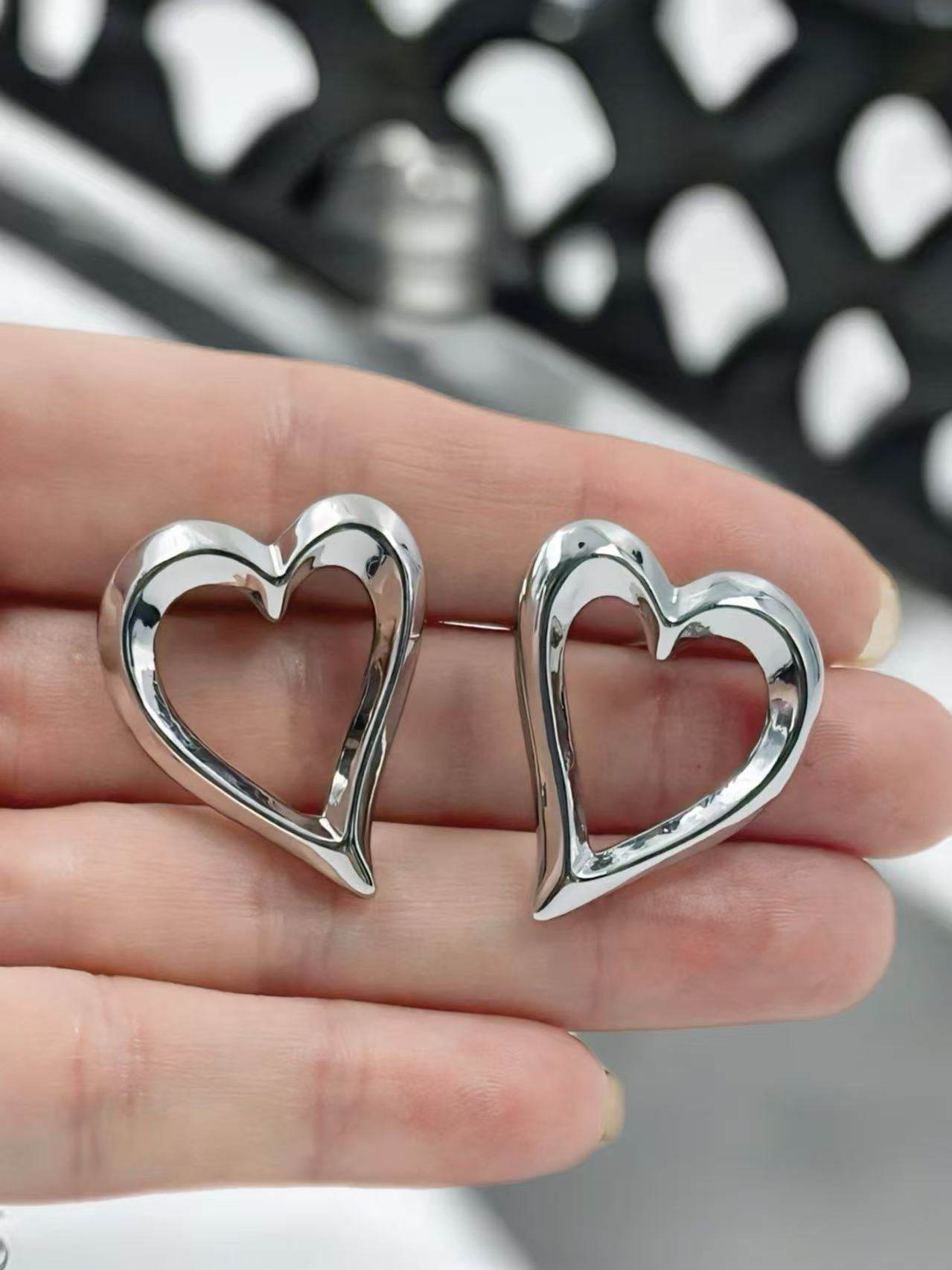 Silver-Tone Open Heart Stud Earrings - MODA ACCESSORIES