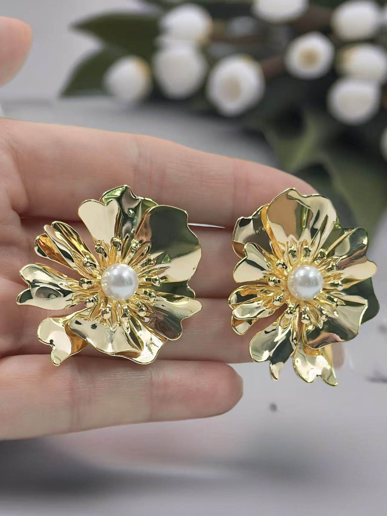 Gold-Tone Floral Statement Earrings - MODA ACCESSORIES