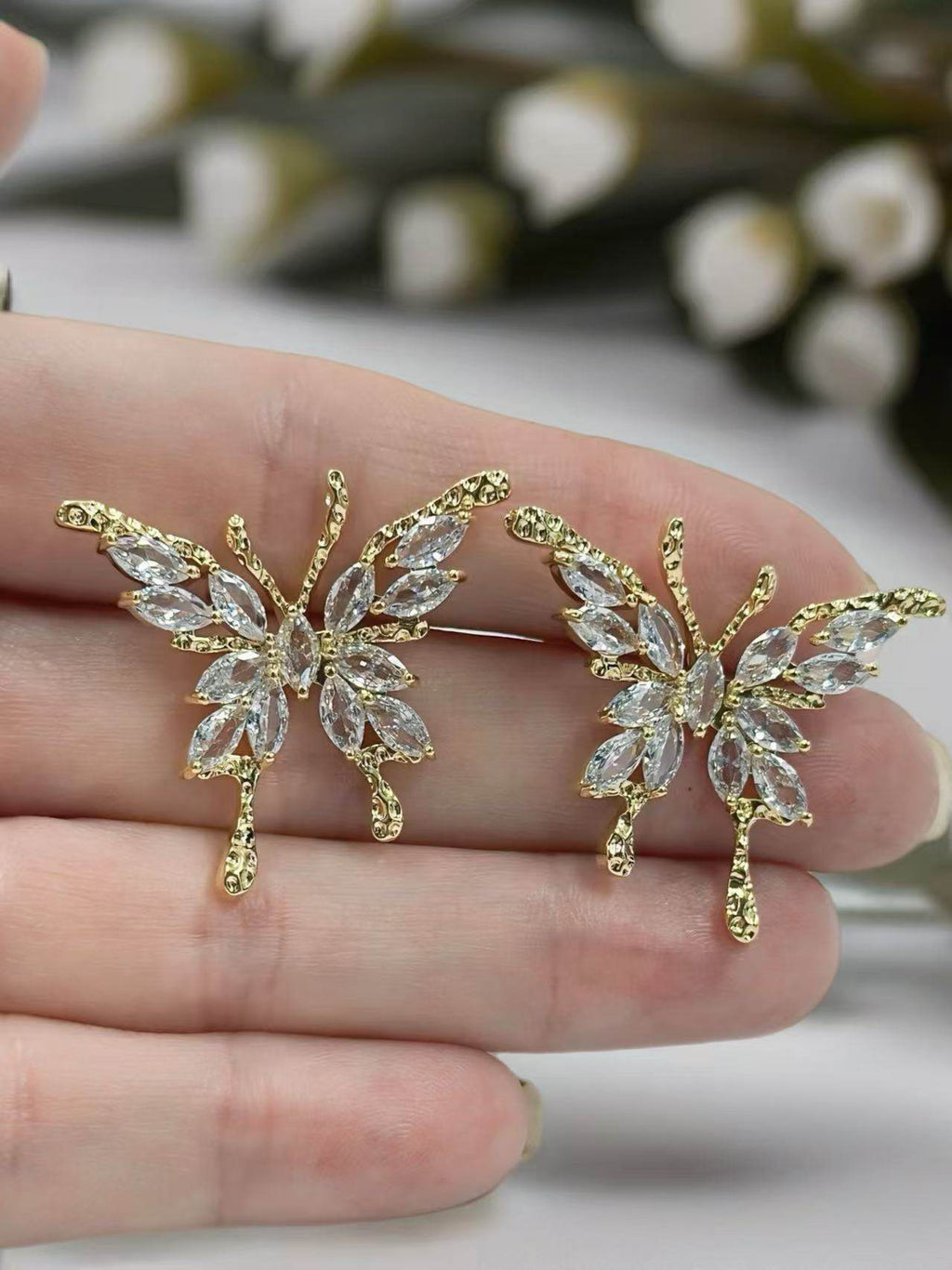 Gold Butterfly Earrings - MODA ACCESSORIES