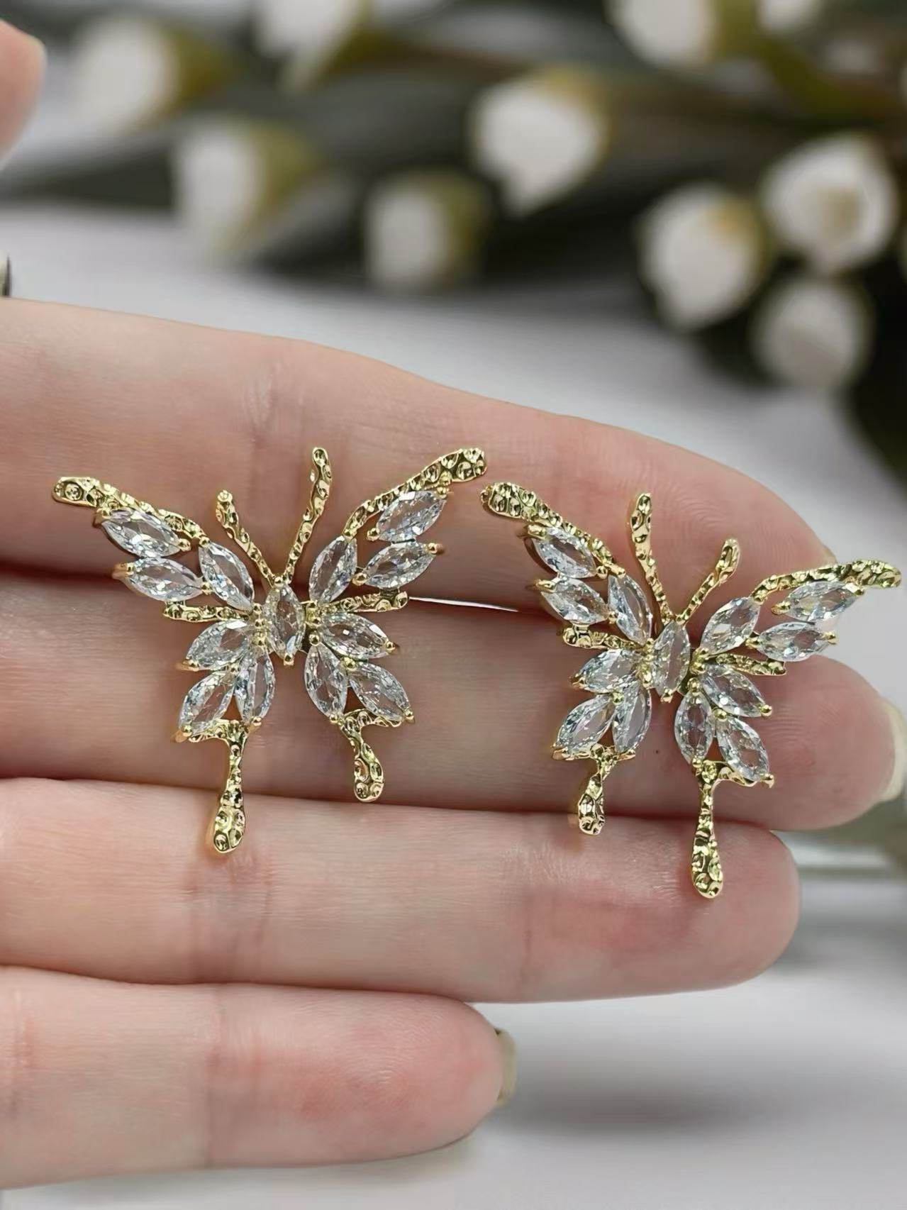 Gold Butterfly Earrings - MODA ACCESSORIES