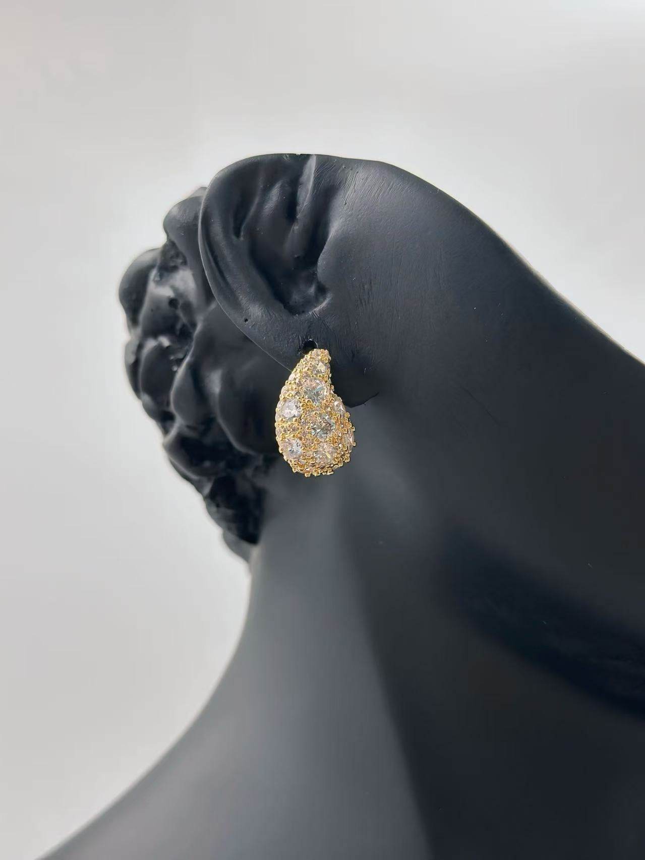 Gold Teardrop Stud Earrings - MODA ACCESSORIES