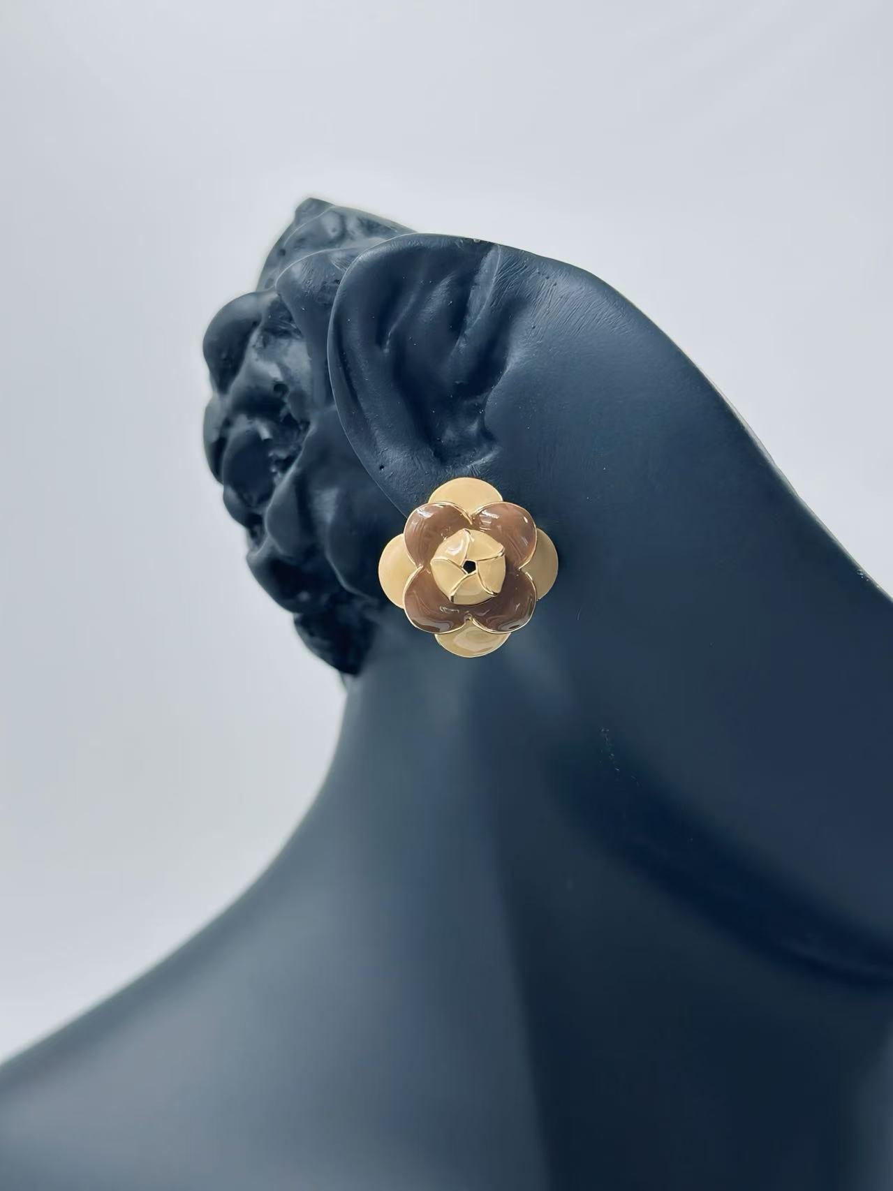 Elegant Enamel Flower Stud Earrings – Classic Chic Design