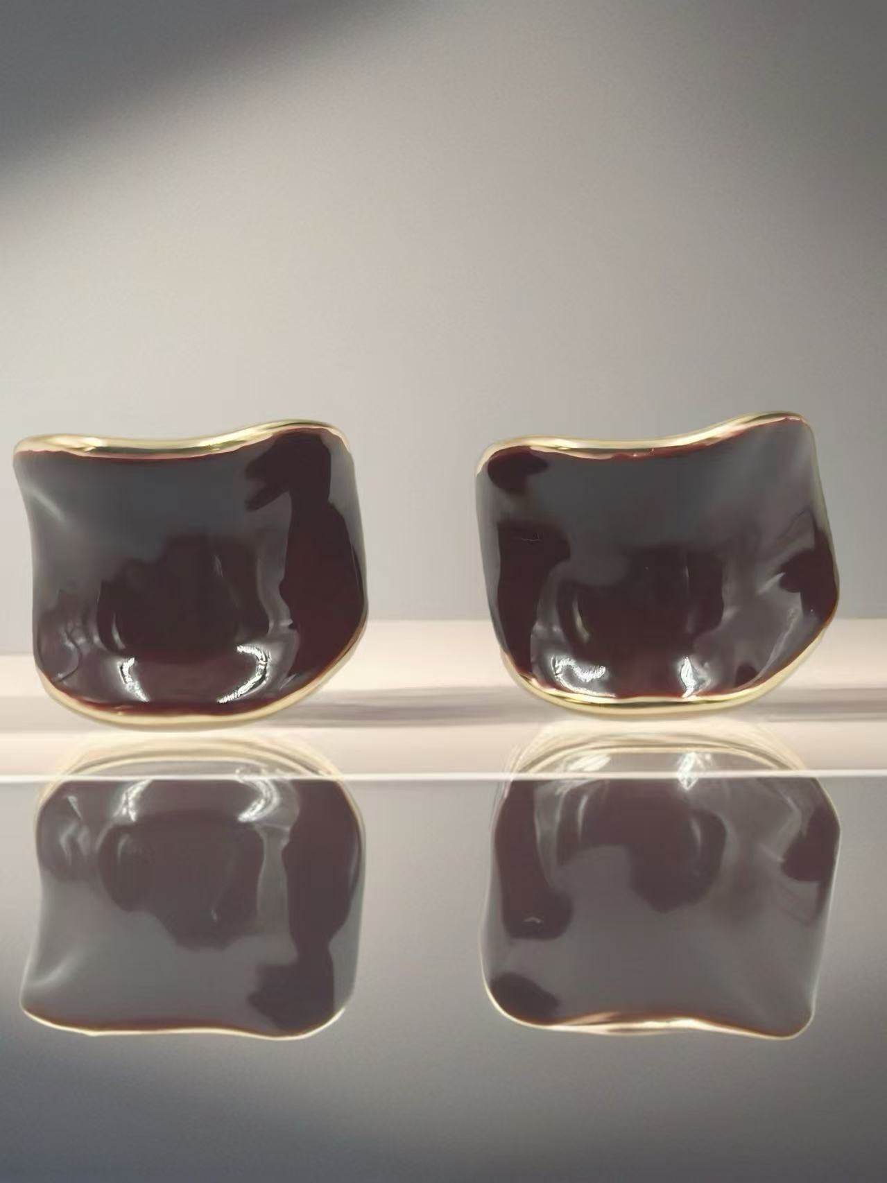 Glossy Wave Curve Stud Earrings β Neutral Trio Collection - MODA ACCESSORIES