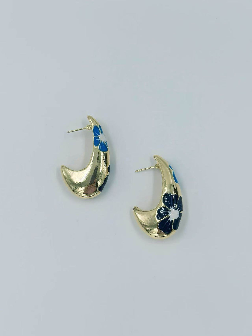 Gold-Tone Curved Floral Enamel Earrings – Multicolor Variants - MODA ACCESSORIES