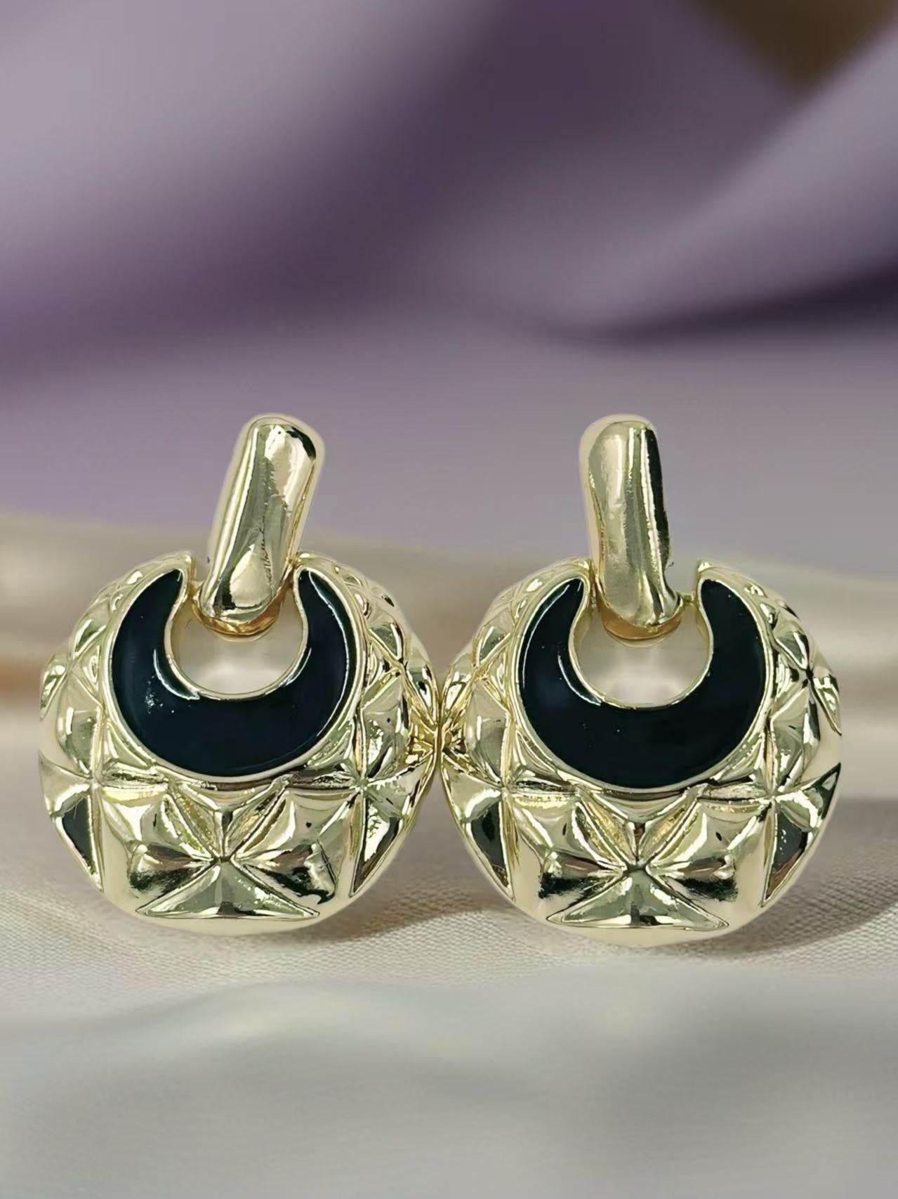 Geometric Textured Drop Earrings with Enamel Inlay β Luxe Retro Series - MODA ACCESSORIES