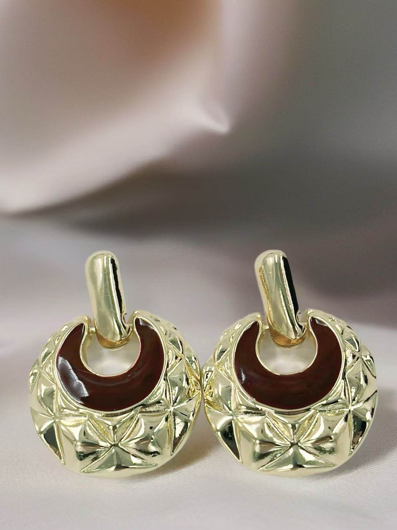 Geometric Textured Drop Earrings with Enamel Inlay β Luxe Retro Series - MODA ACCESSORIES