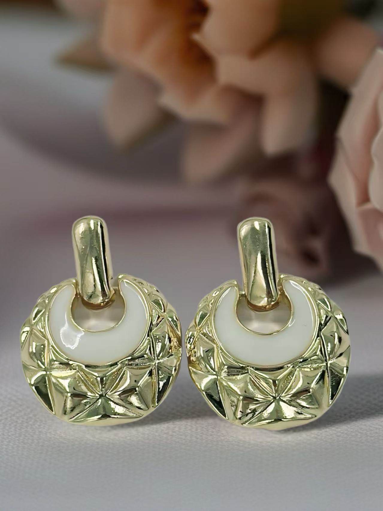 Geometric Textured Drop Earrings with Enamel Inlay β Luxe Retro Series - MODA ACCESSORIES