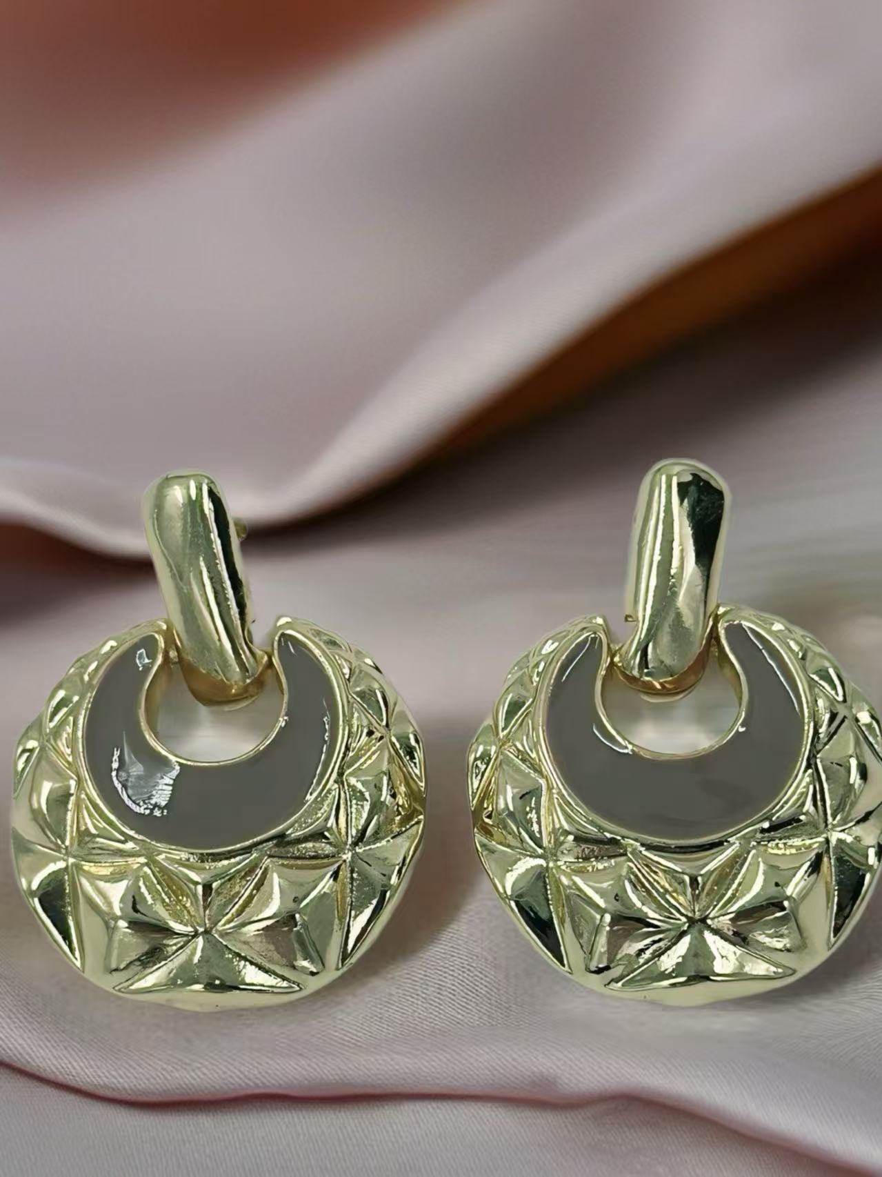 Geometric Textured Drop Earrings with Enamel Inlay β Luxe Retro Series - MODA ACCESSORIES