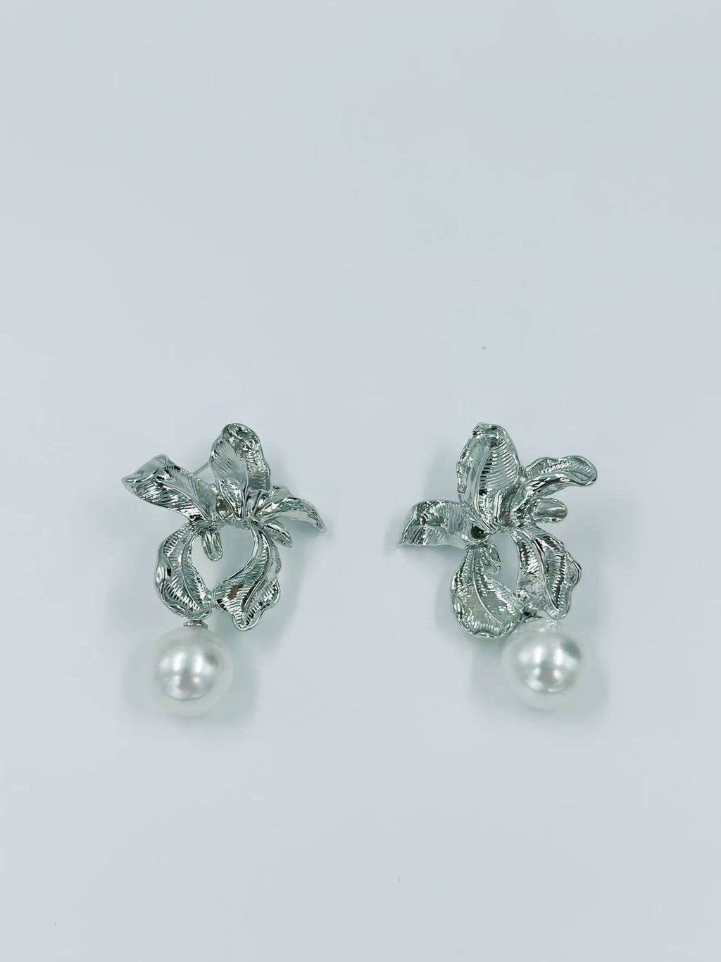 Silver-Tone Floral Drop Earrings - MODA ACCESSORIES