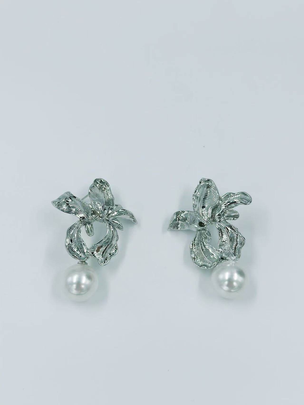 Silver-Tone Floral Drop Earrings - MODA ACCESSORIES