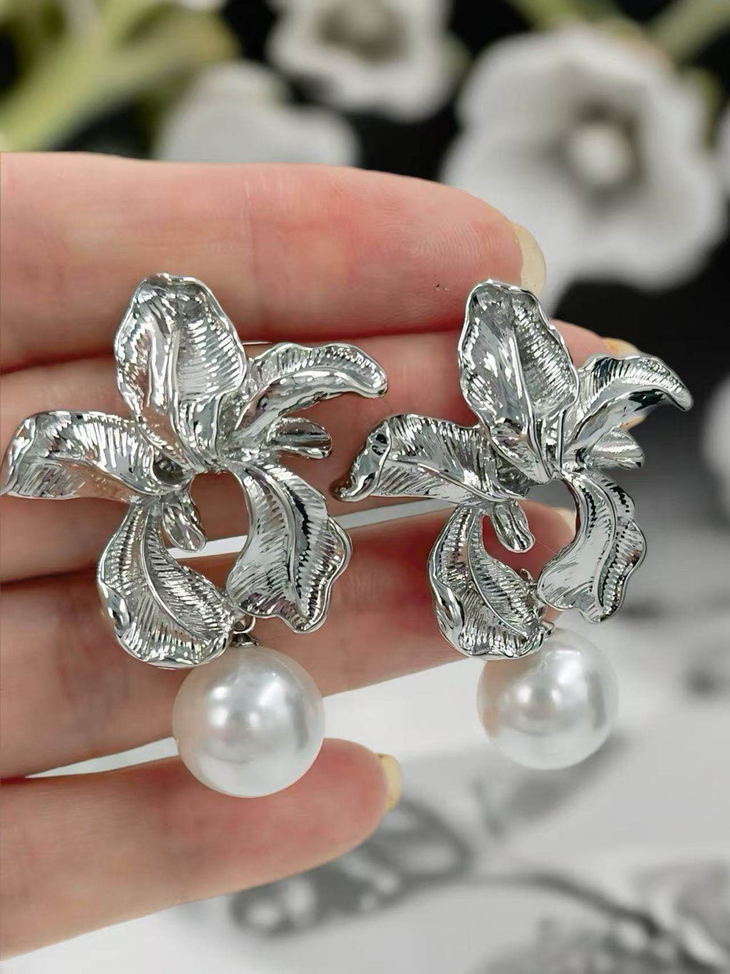 Silver-Tone Floral Drop Earrings - MODA ACCESSORIES