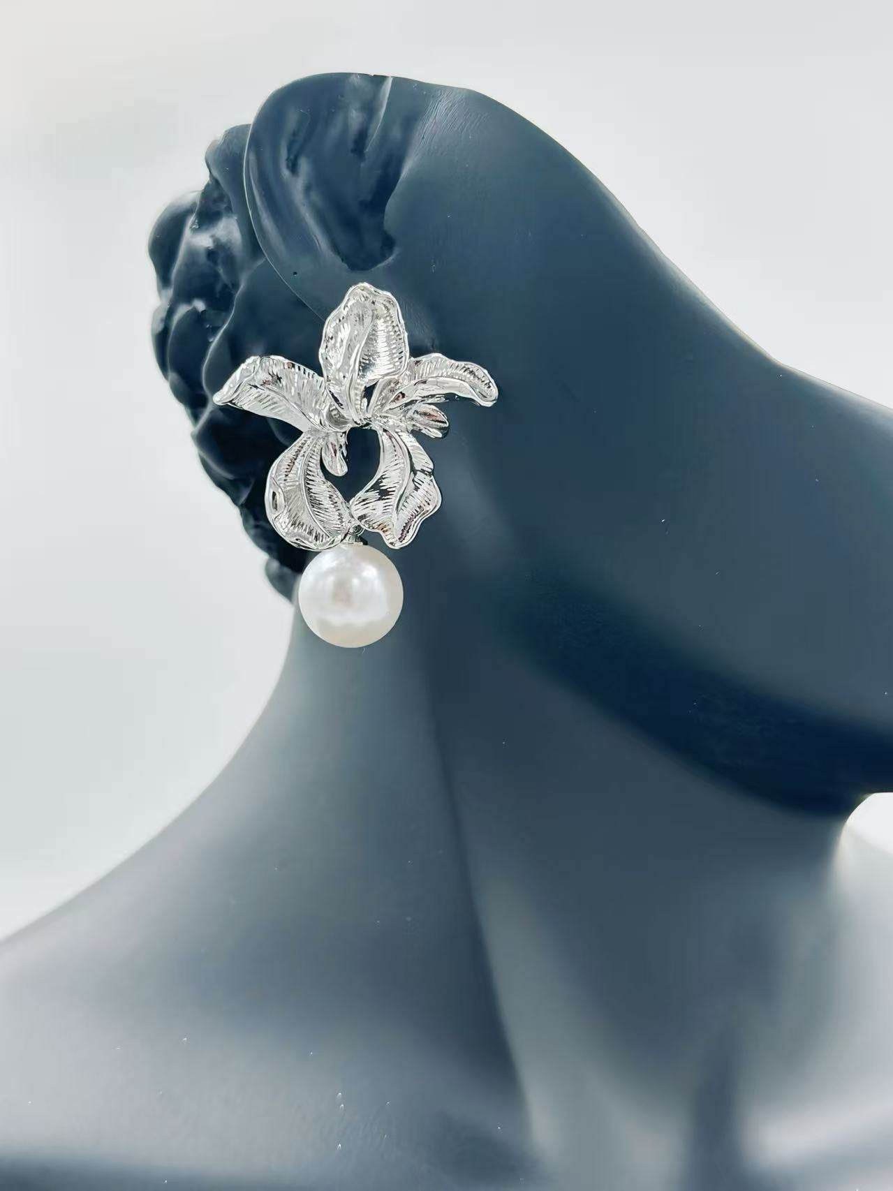 Silver-Tone Floral Drop Earrings - MODA ACCESSORIES