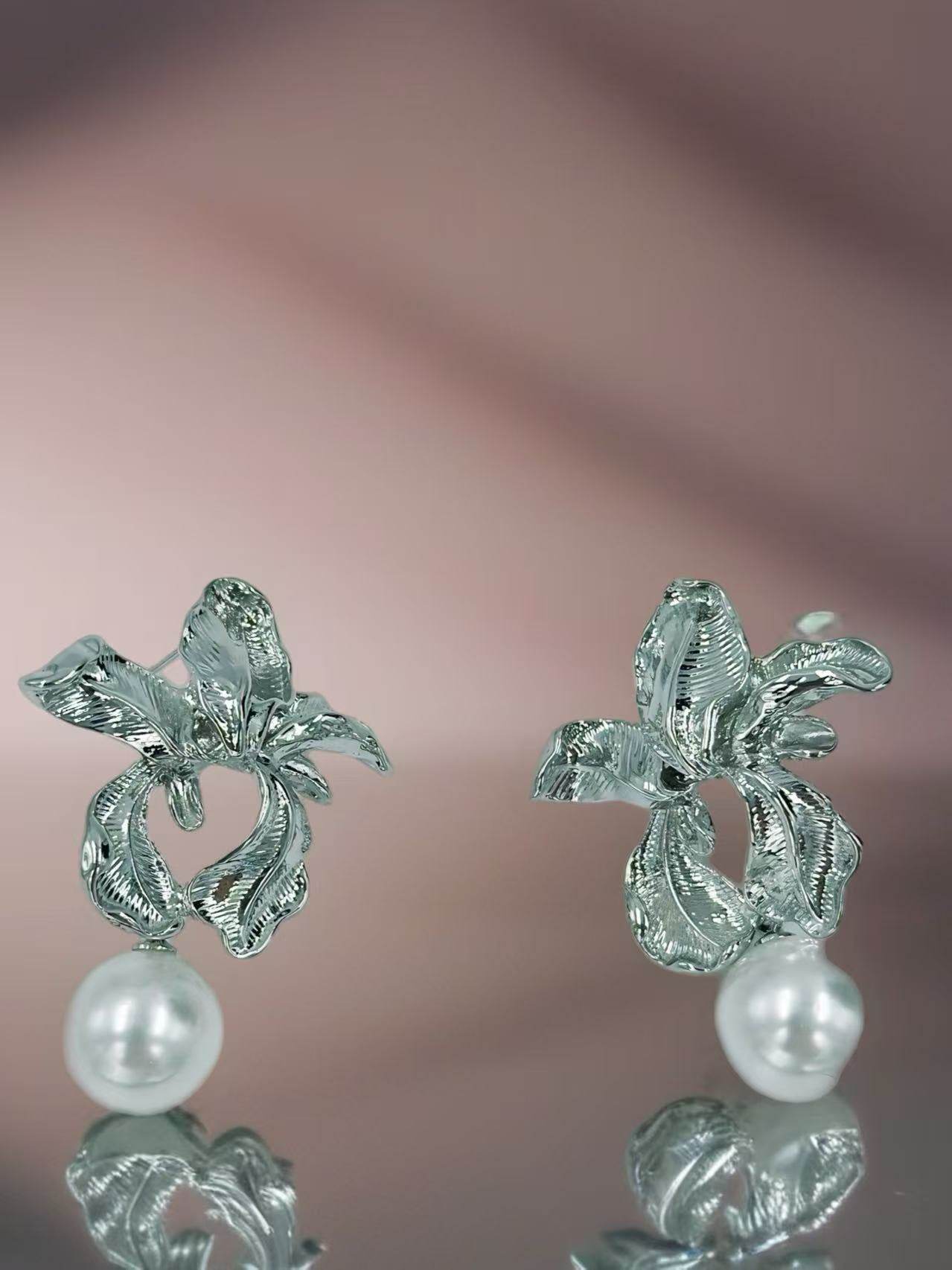 Silver-Tone Floral Drop Earrings - MODA ACCESSORIES