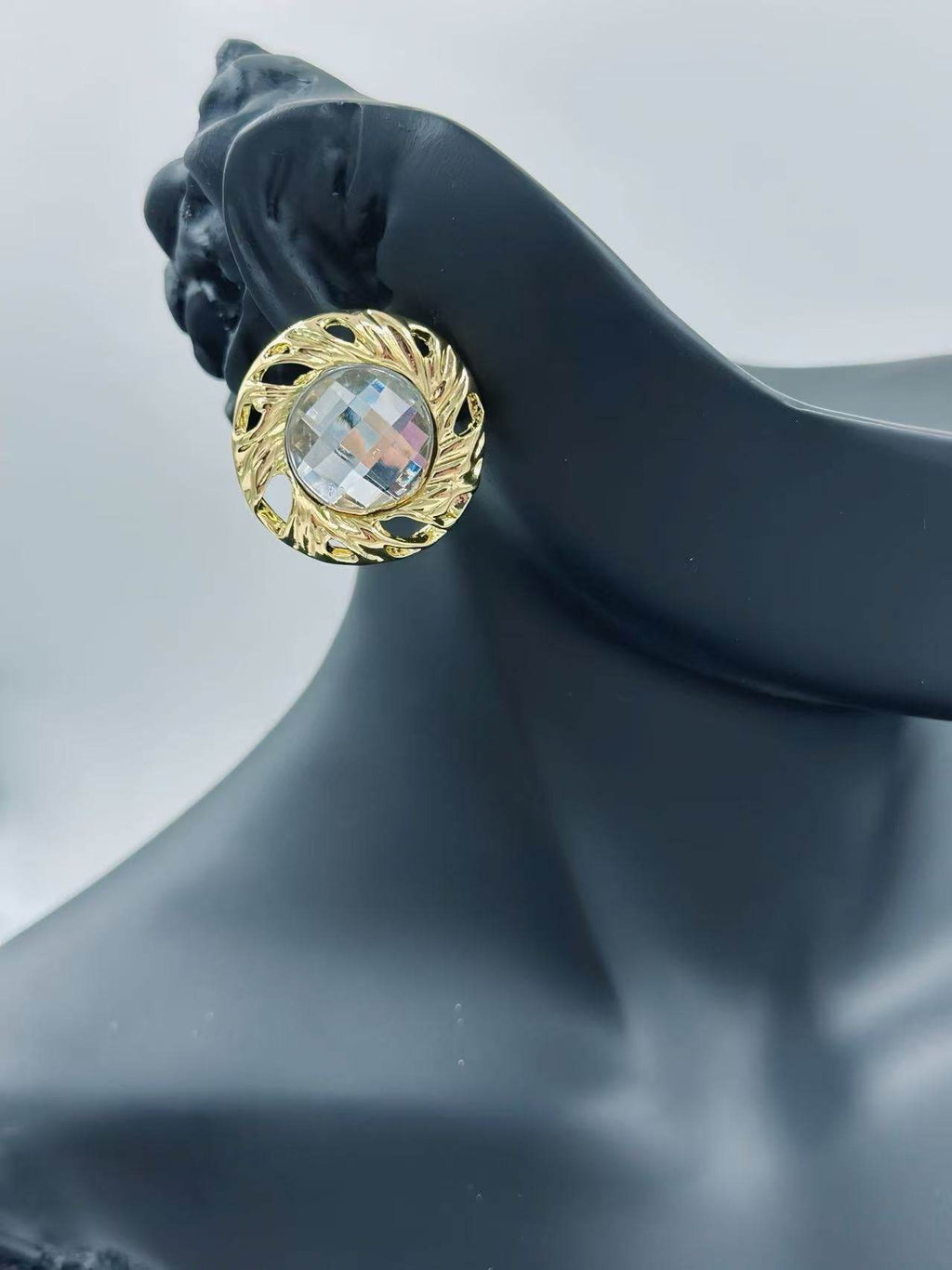 Vintage Faceted Button Earrings with Gold Rope Frame - MODA ACCESSORIES