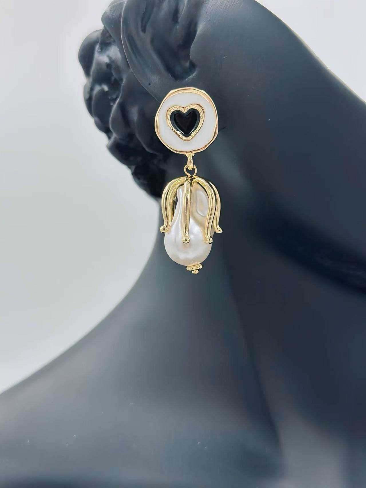 Romantic Heart Drop Earrings β Vintage Gold Style - MODA ACCESSORIES