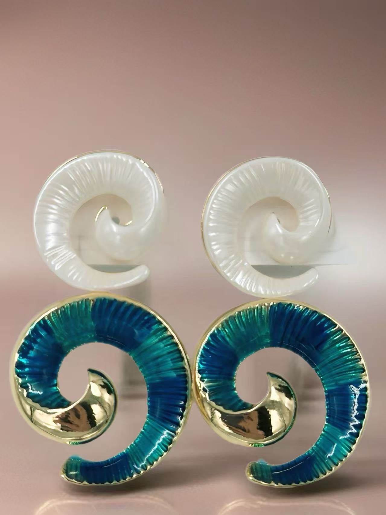 Spiral Shell-Inspired Drop Earrings - MODA ACCESSORIES