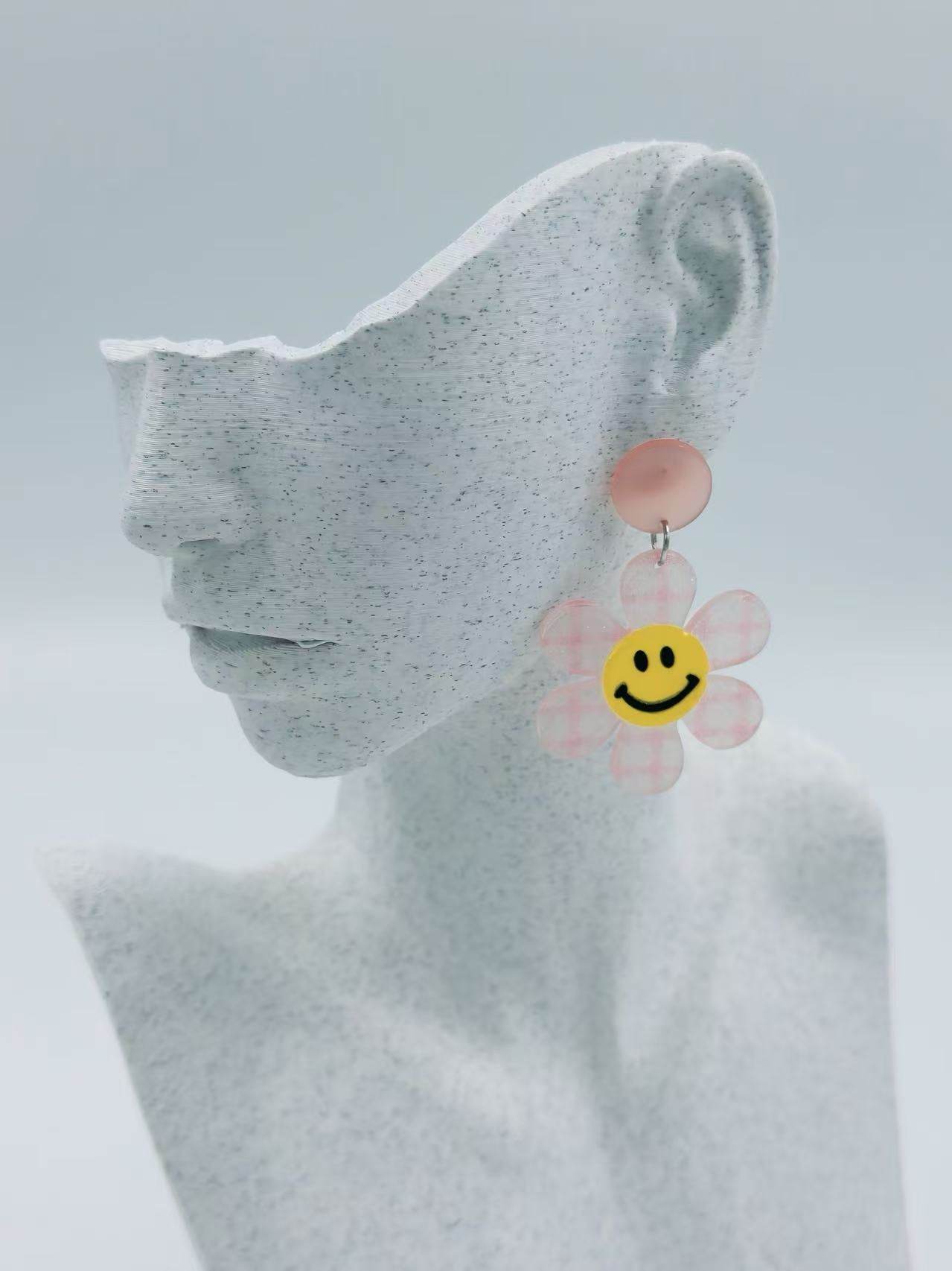 Smiley Face Daisy Stud Earrings - MODA ACCESSORIES