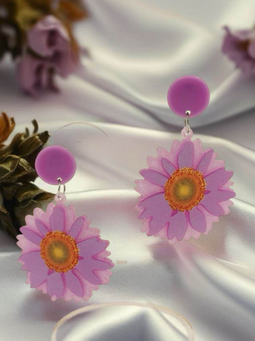 Lavender Bloom Daisy Earrings - MODA ACCESSORIES