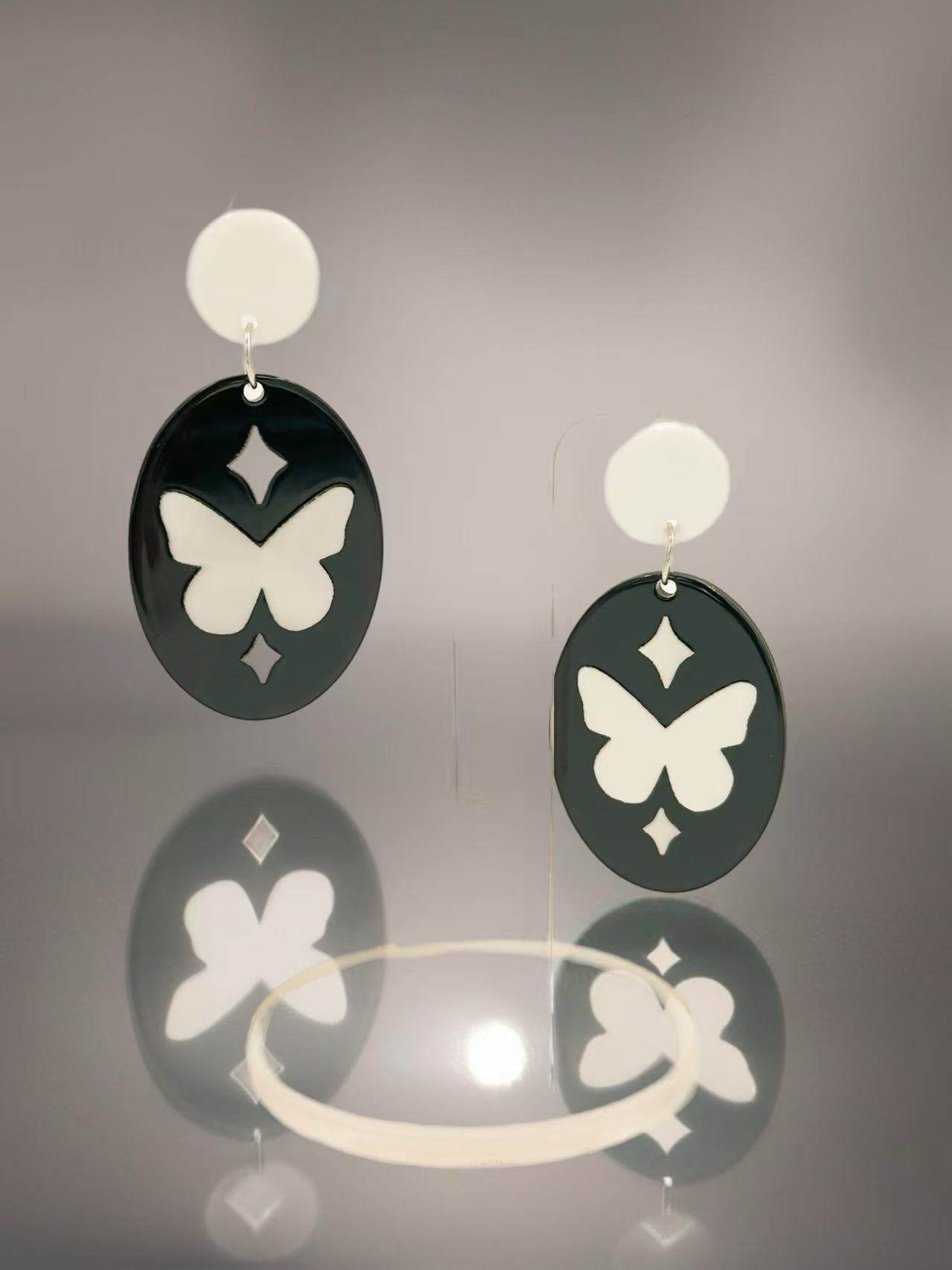 Butterfly Silhouette Earrings - MODA ACCESSORIES