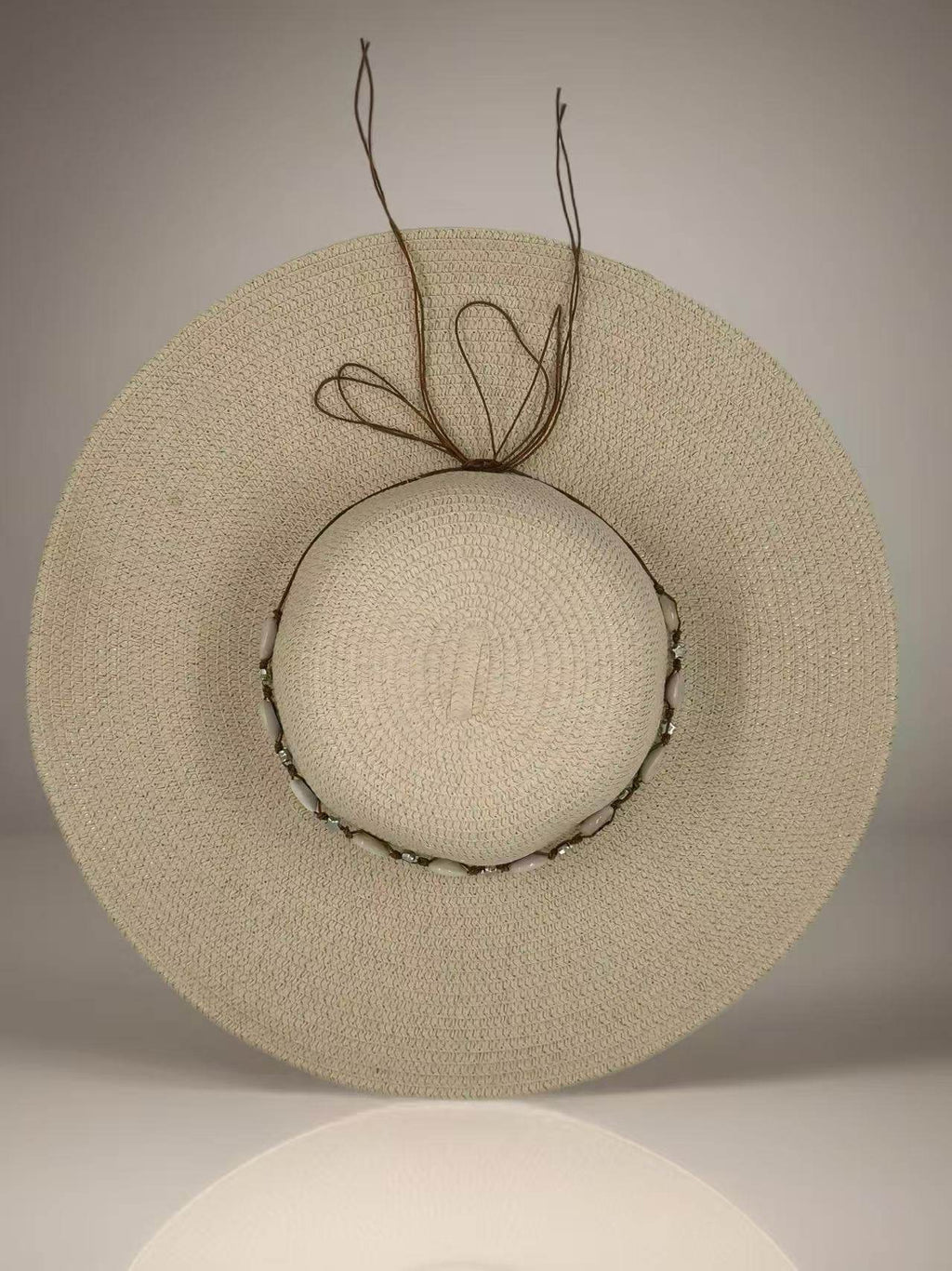 Beige Wide-Brim Sun Hat with Seashell Accent - MODA ACCESSORIES