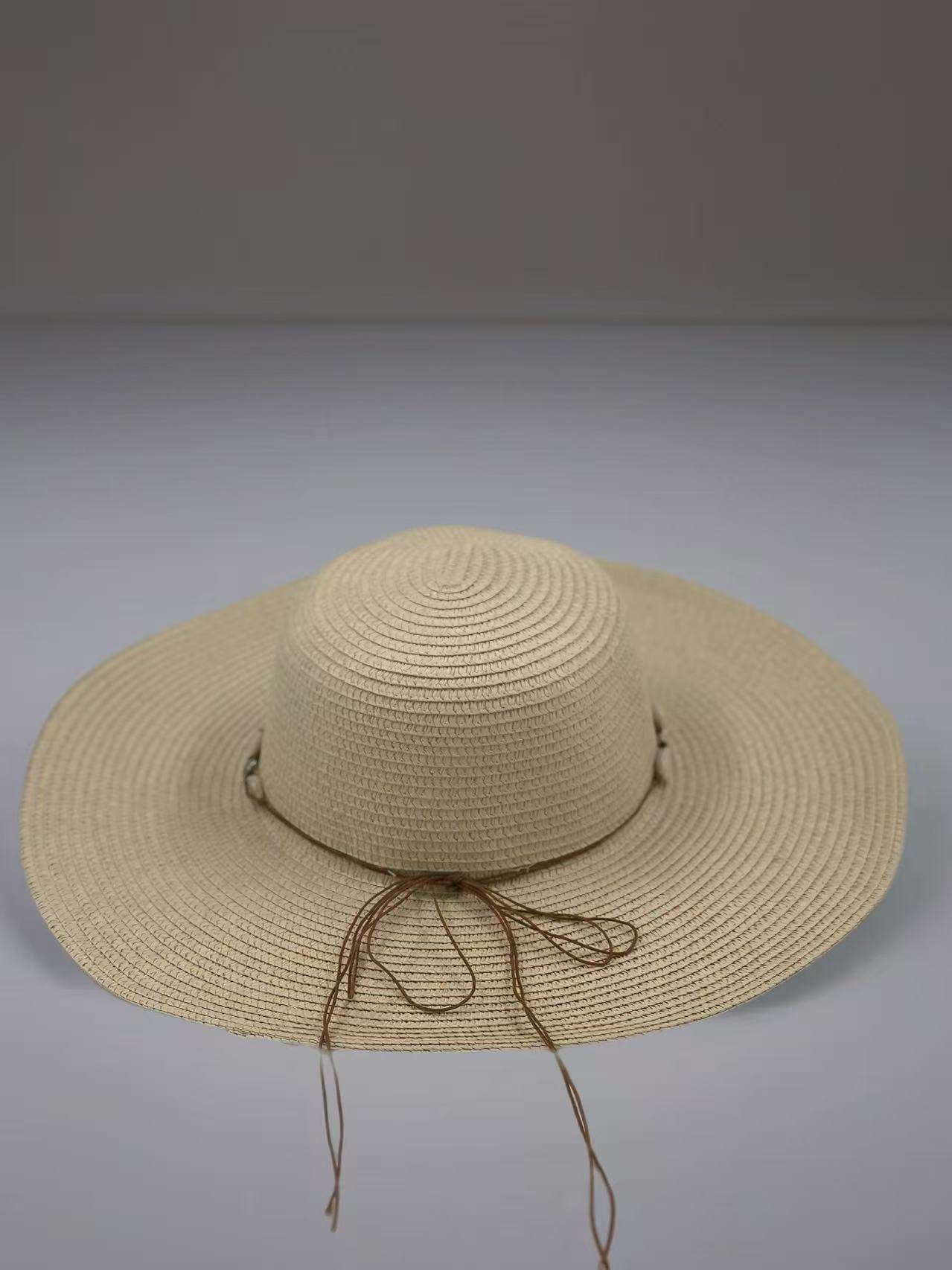 Beige Wide-Brim Sun Hat with Seashell Accent - MODA ACCESSORIES