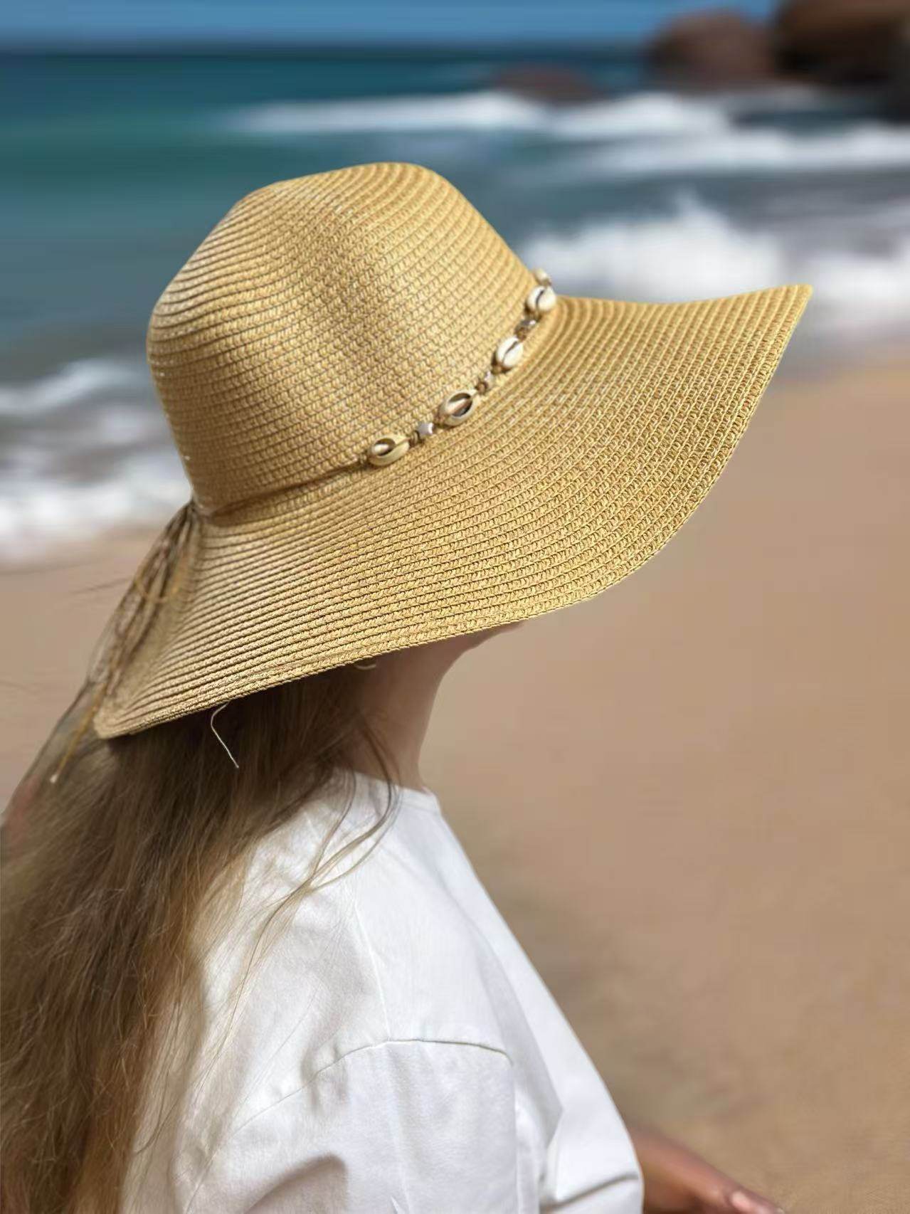 Beige Wide-Brim Sun Hat with Seashell Accent - MODA ACCESSORIES