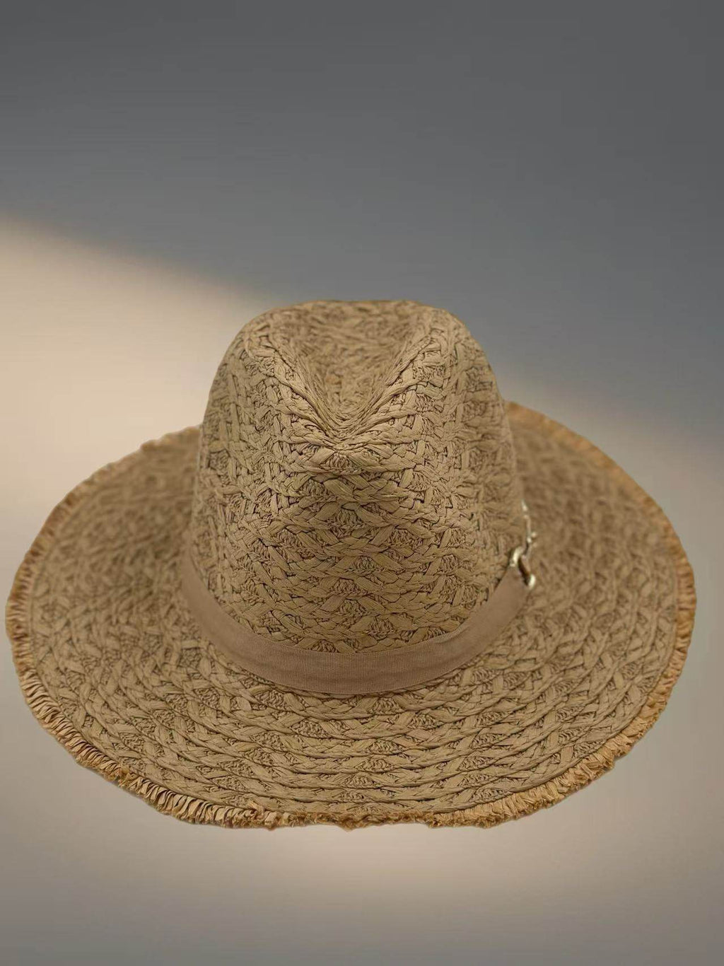 Rustic Wide-Brim Straw Hat with Gold Bit Detail - MODA ACCESSORIES