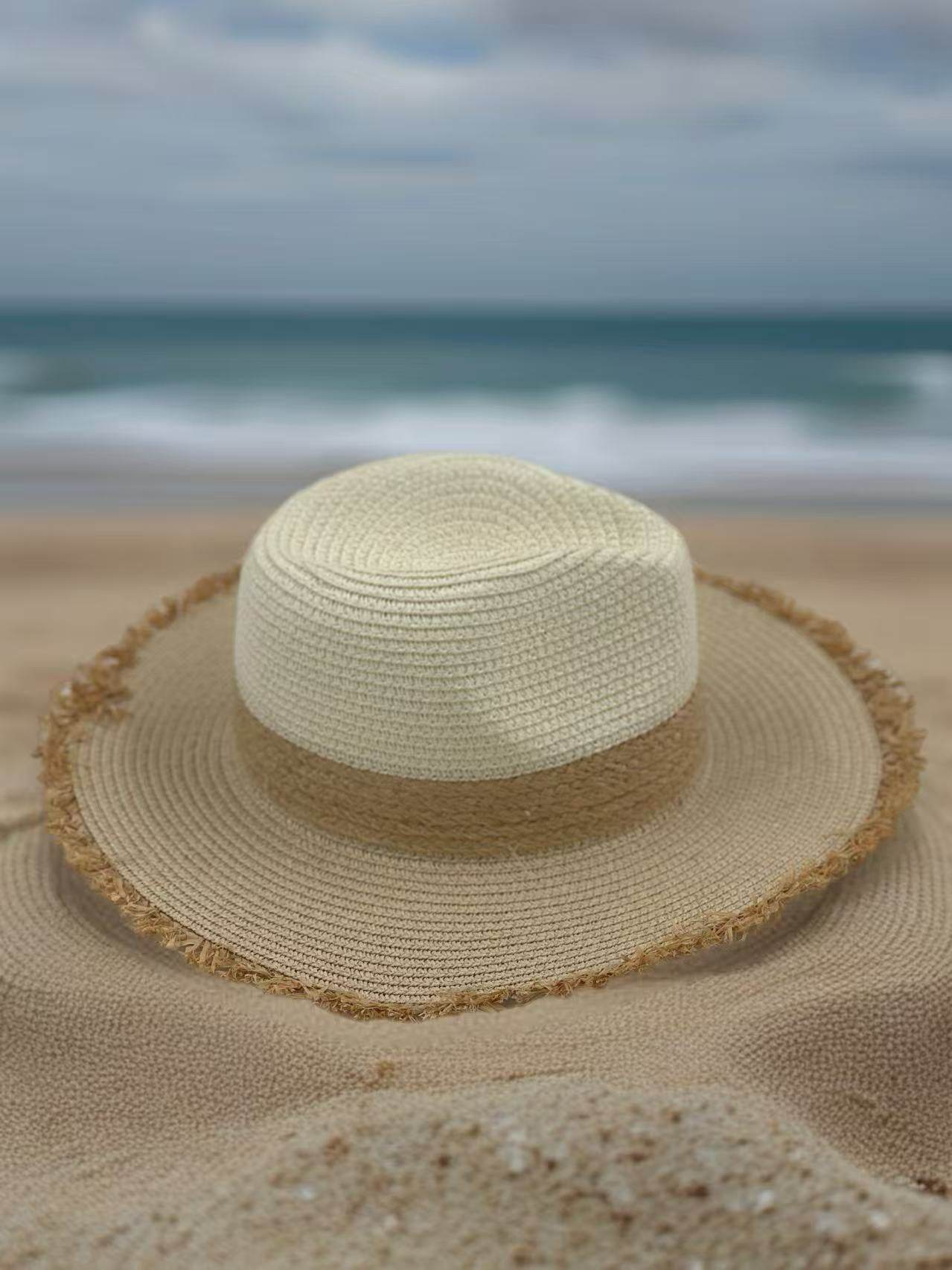 Two-Tone Wide-Brim Straw Hat with Frayed Edge - MODA ACCESSORIES