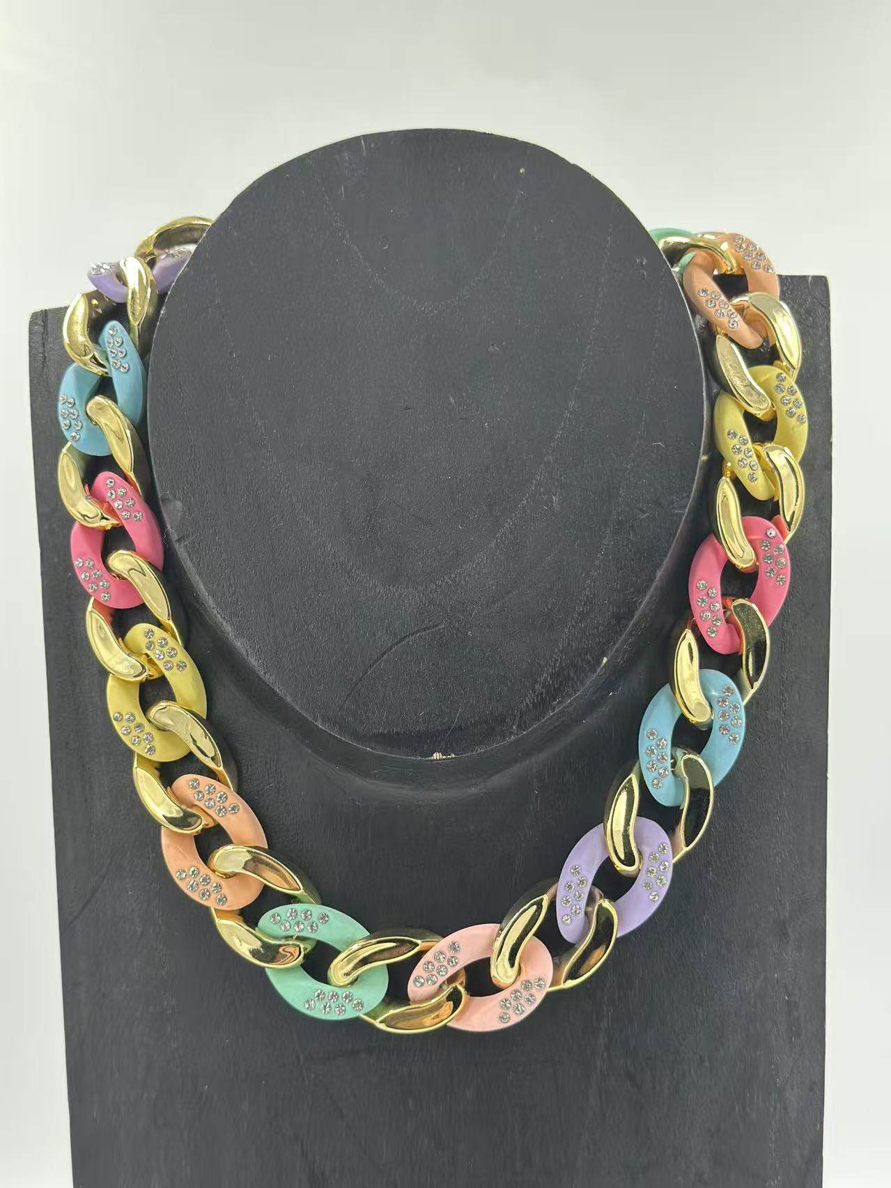 Plastic Multicolor Chain Necklace with Small Stones - MODA ACCESSORIES