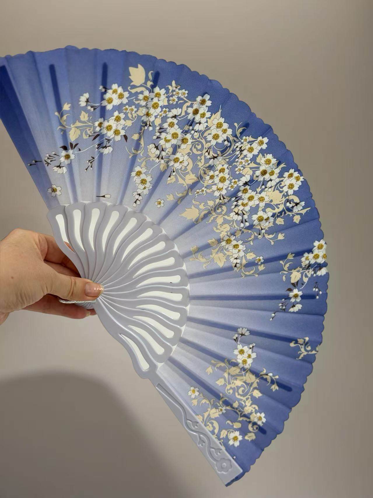 Elegant Floral Hand Fans β Assorted Colors and Designs - MODA ACCESSORIES