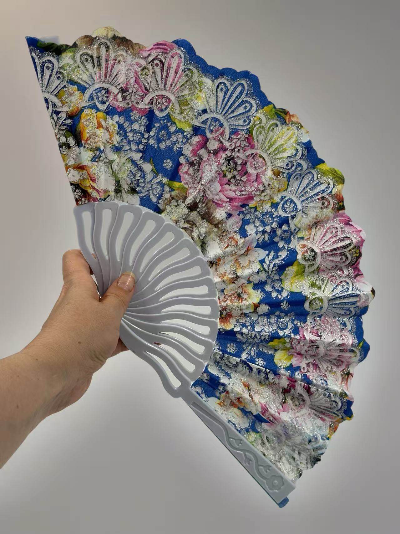 Vintage Floral Lace Hand Fans – Set of 6 with Baroque Embroidery - MODA ACCESSORIES