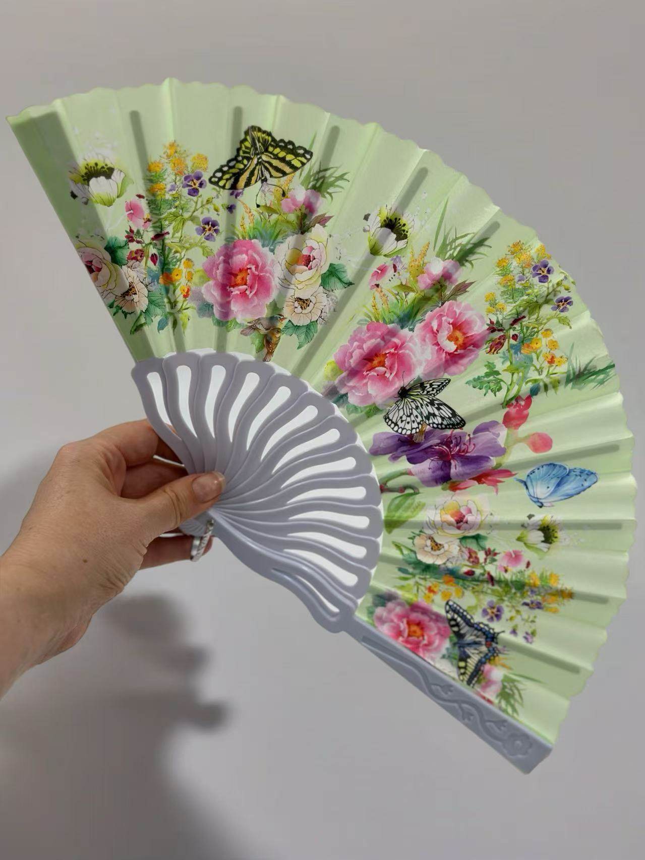 Elegant Floral and Butterfly Hand Fans - MODA ACCESSORIES