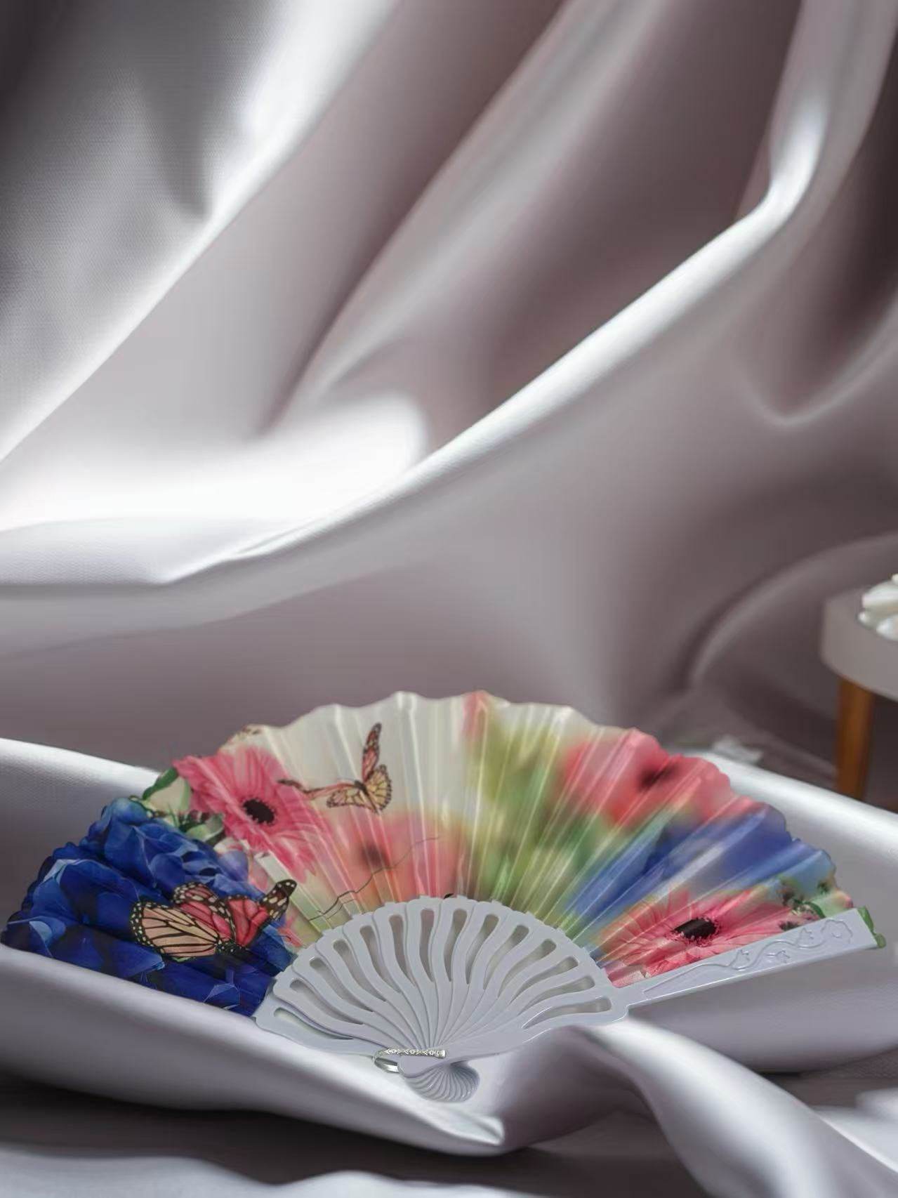 Scenic Nature and Floral Hand Fans - MODA ACCESSORIES