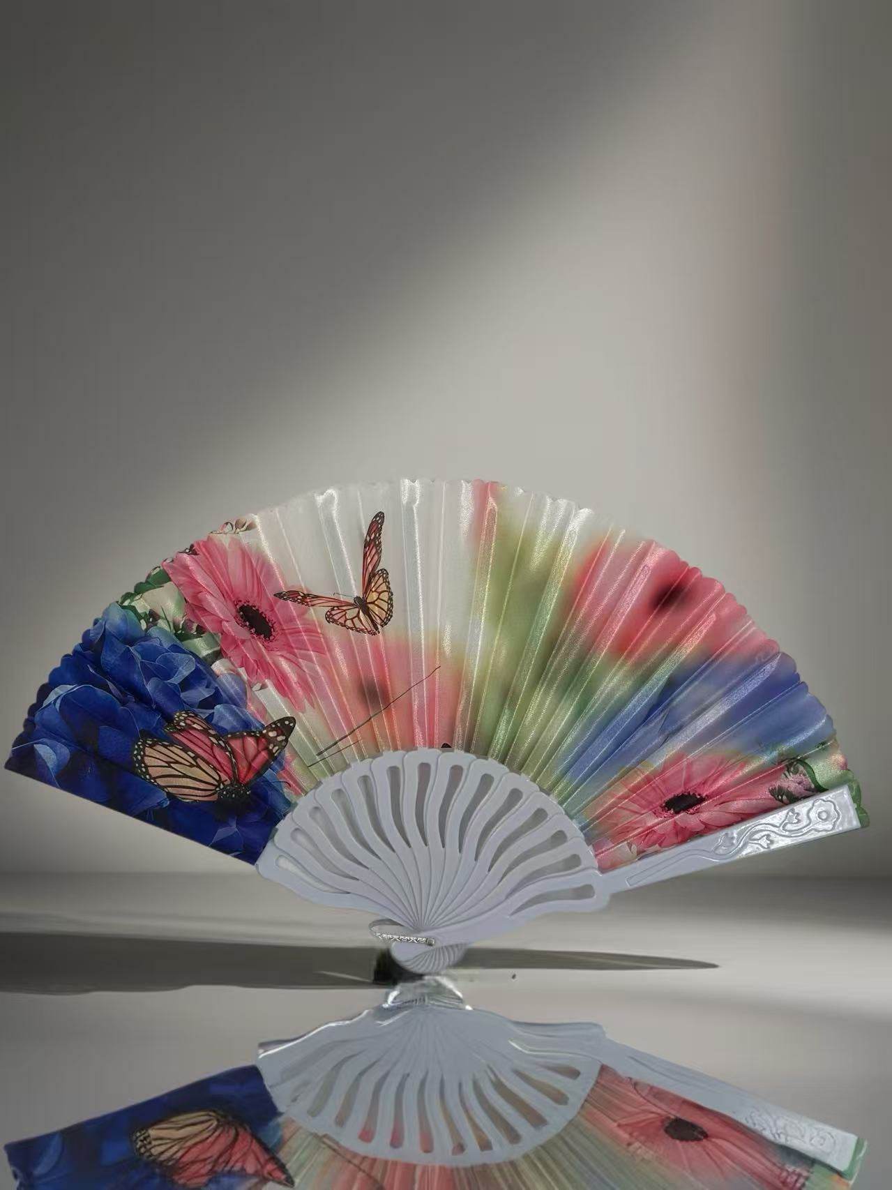 Scenic Nature and Floral Hand Fans - MODA ACCESSORIES